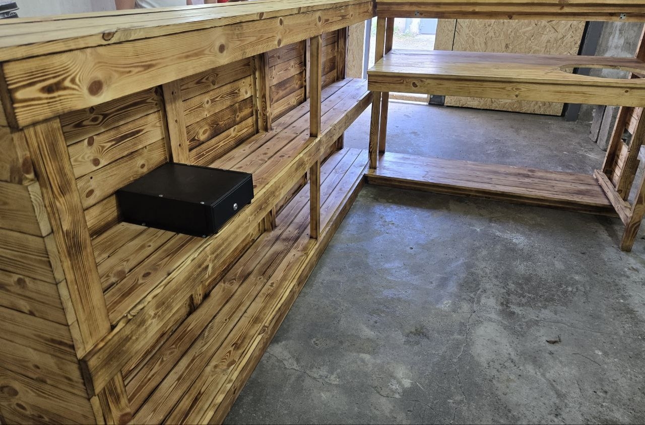 Продам барную стойку из дерева (8)