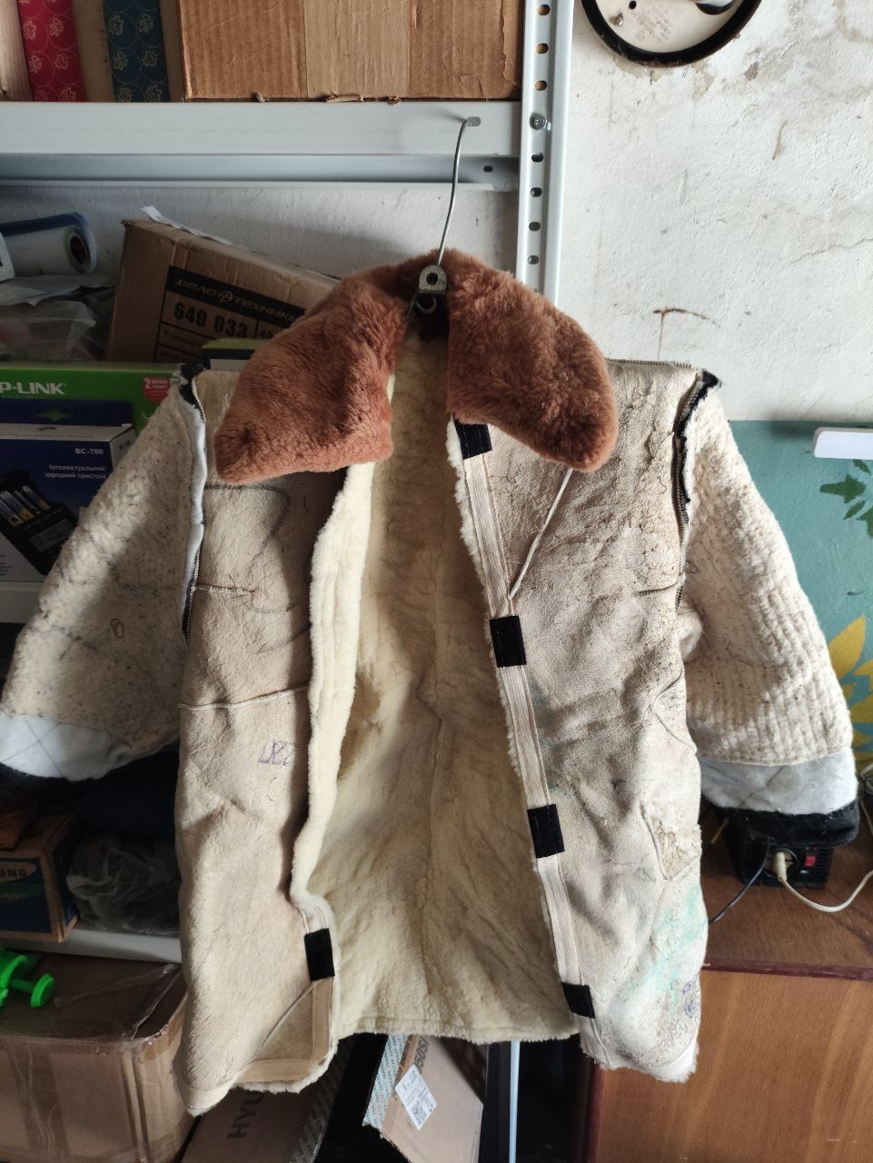 Сети рыболовные и одежда в (5)