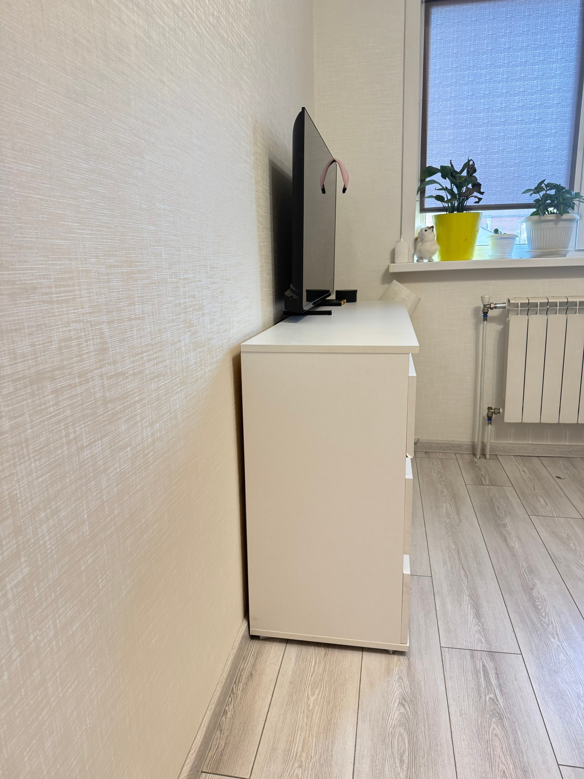 Белый комод с шестью ящиками (1)