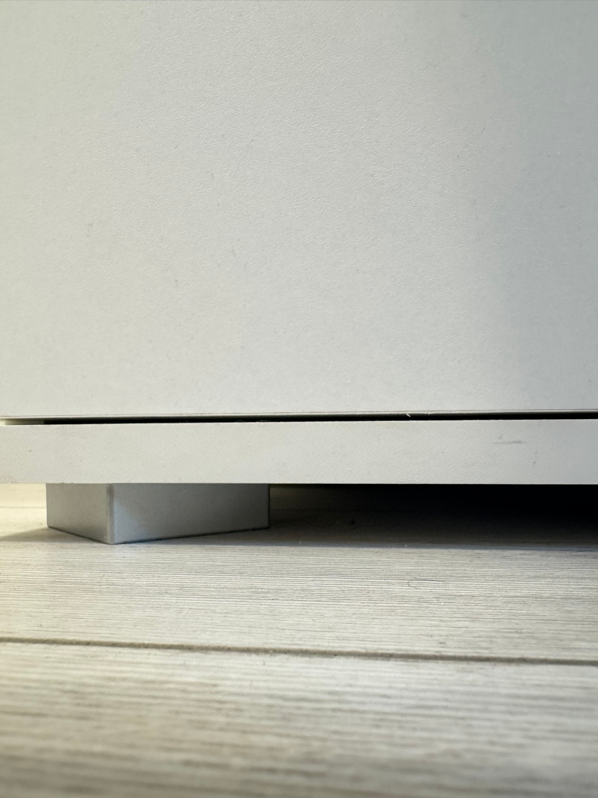 Белый комод с шестью ящиками (6)