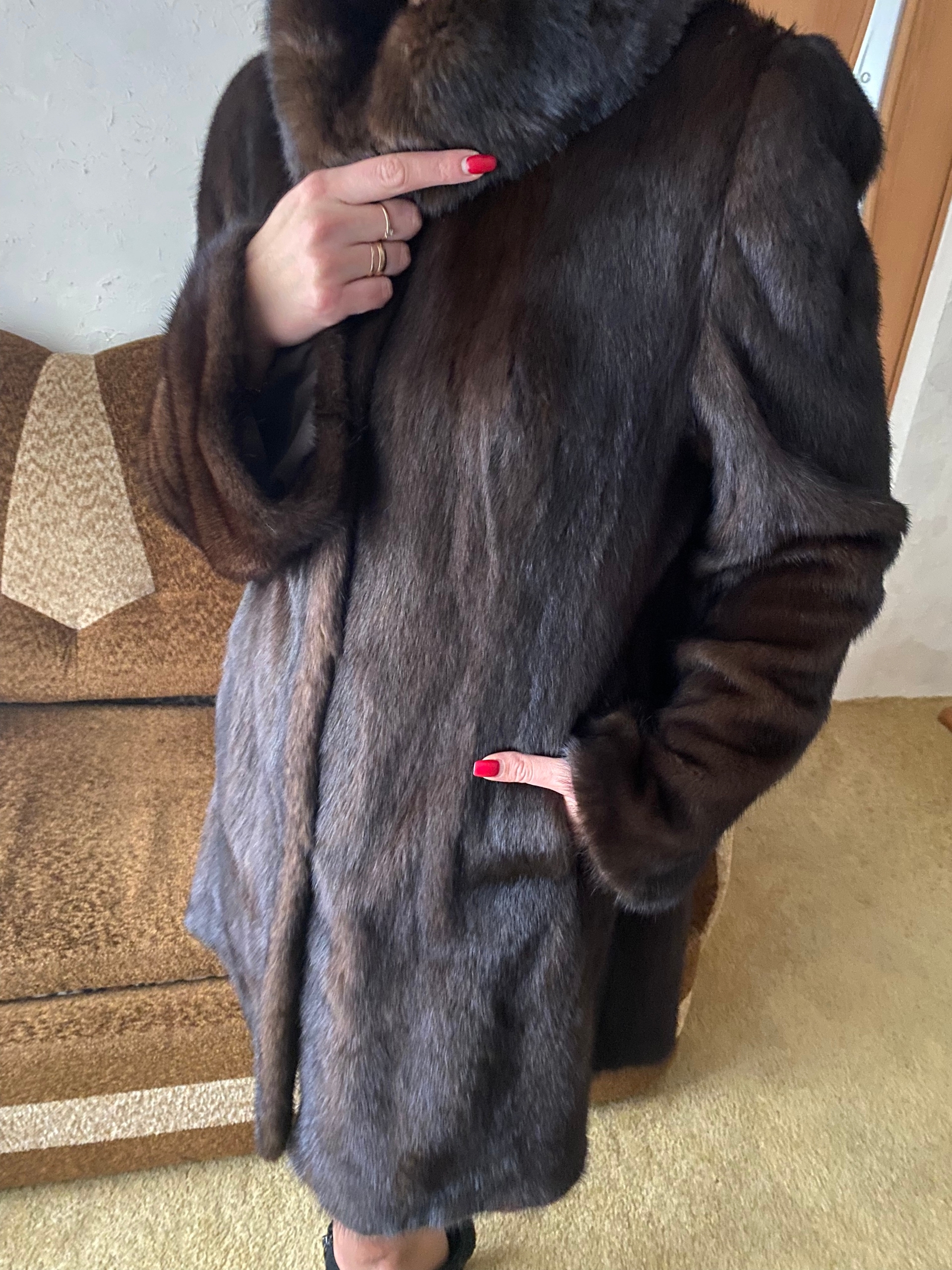 **Продажа новой норковой шубы** Новая