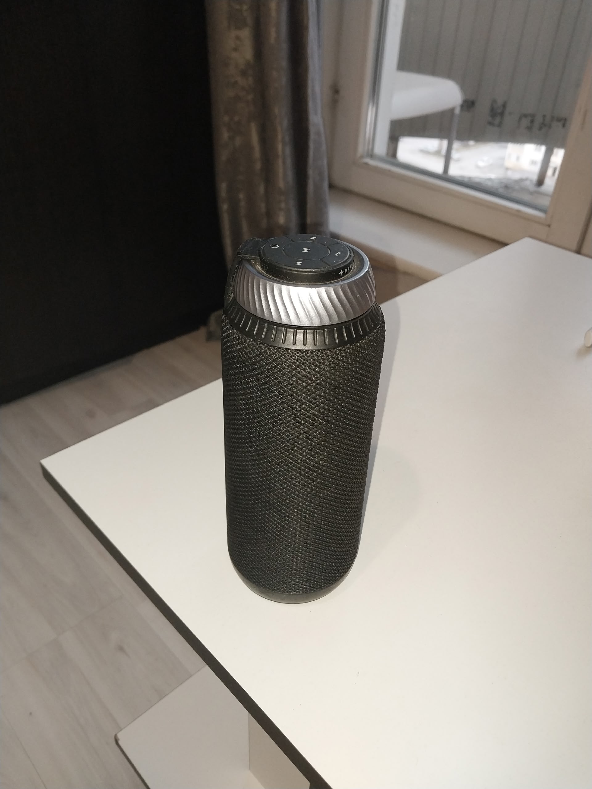 Блютуз колонка в хорошем состоянии