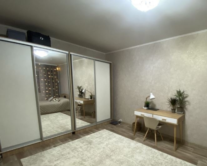 Сдается просторная однокомнатная квартира в (1)