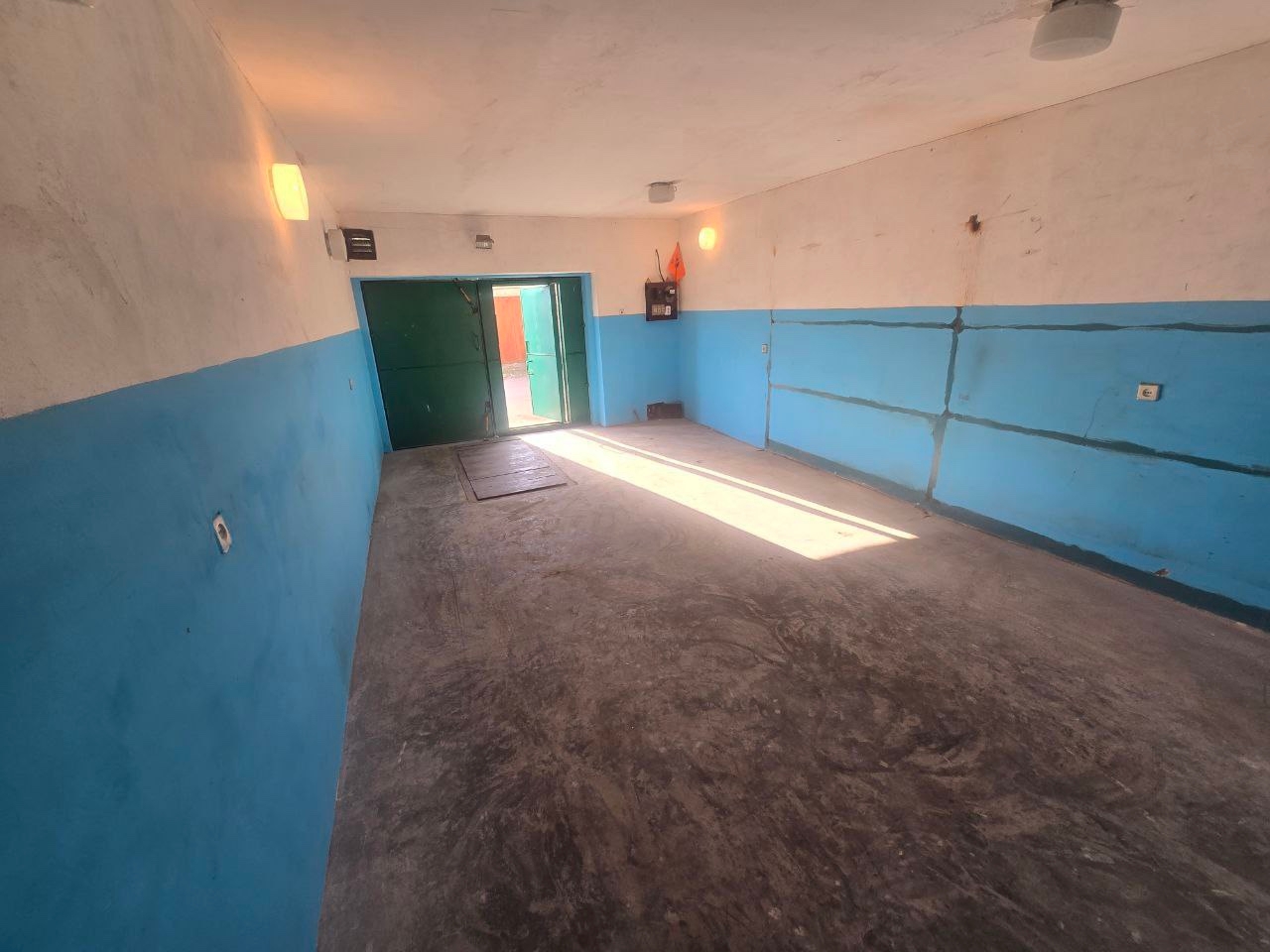 Продаётся просторный гараж в кооперативе (2)