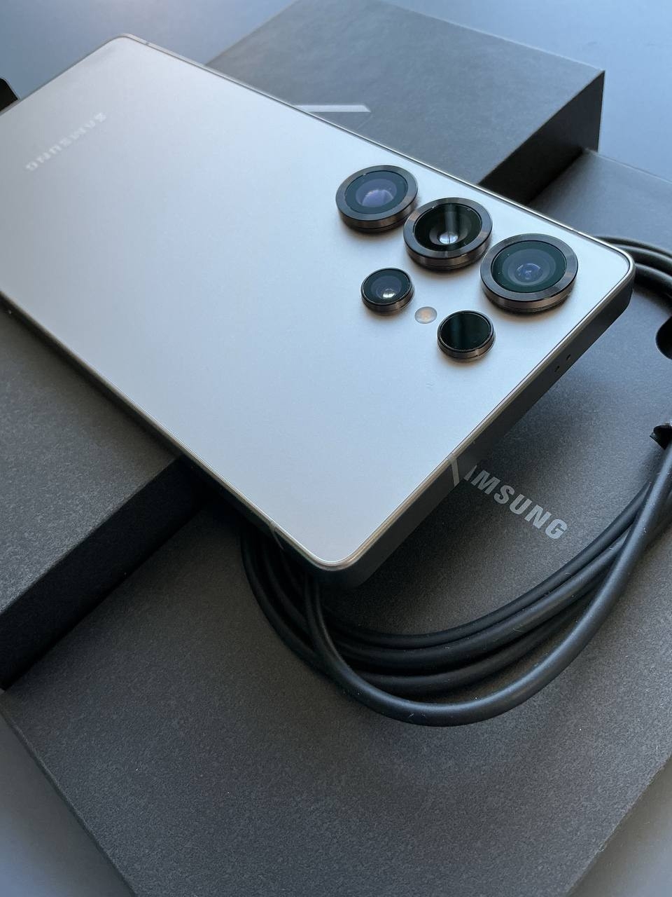 Продажа смартфона Samsung S25 Ultra (2)