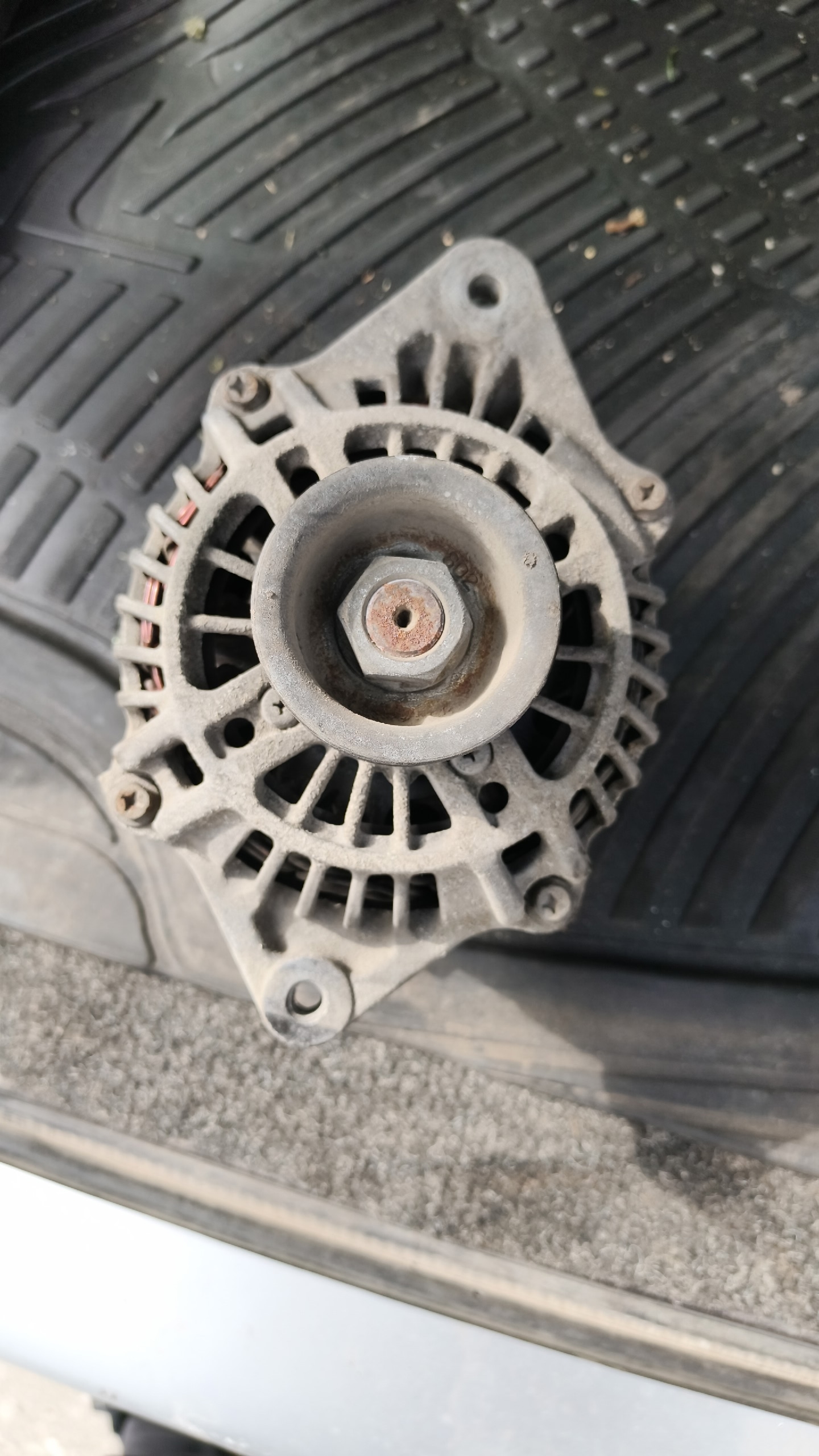 Генератор для Subaru Legacy BH5 (2)