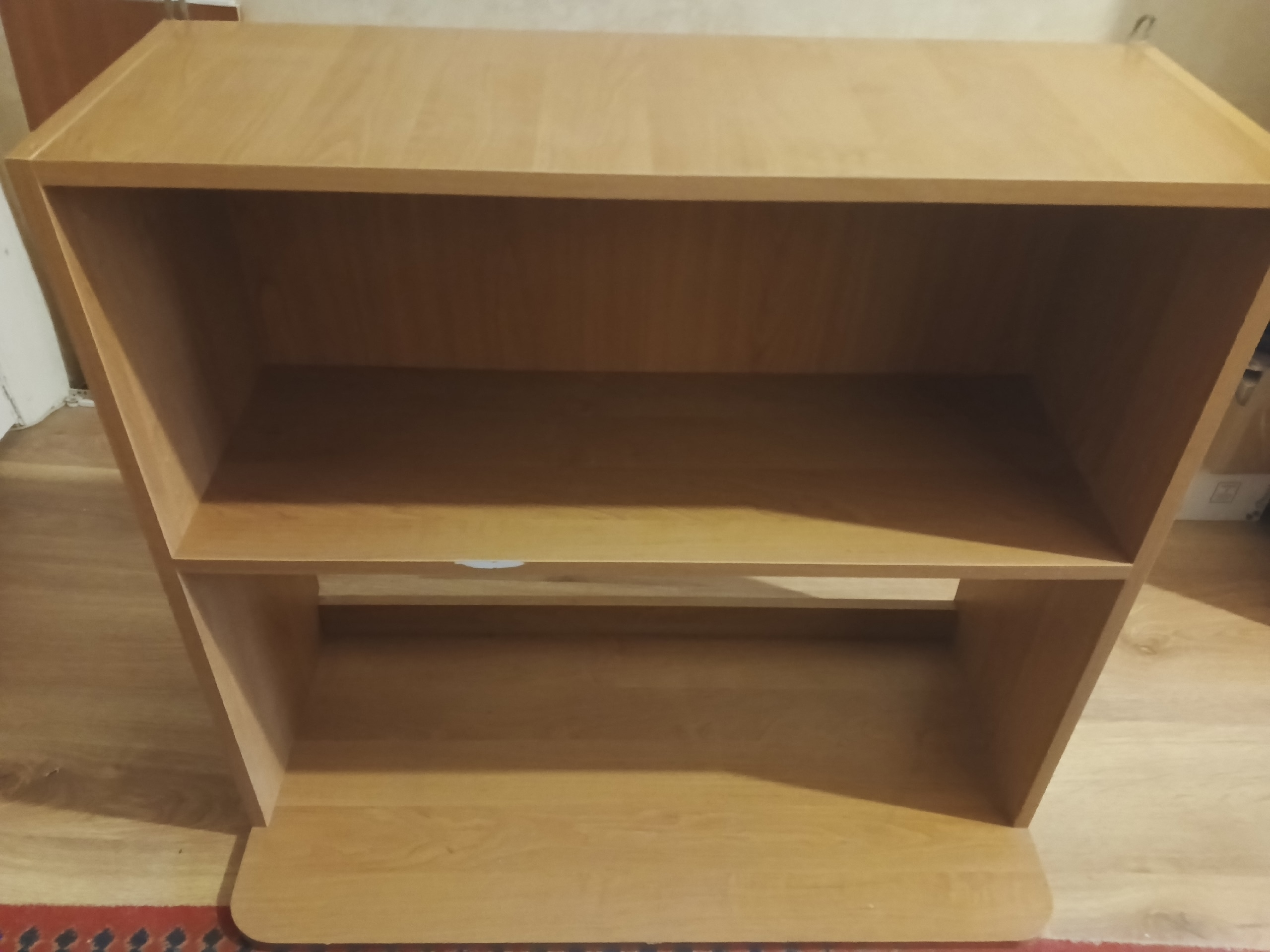 Качественная навесная полка недорого Продаётся (2)