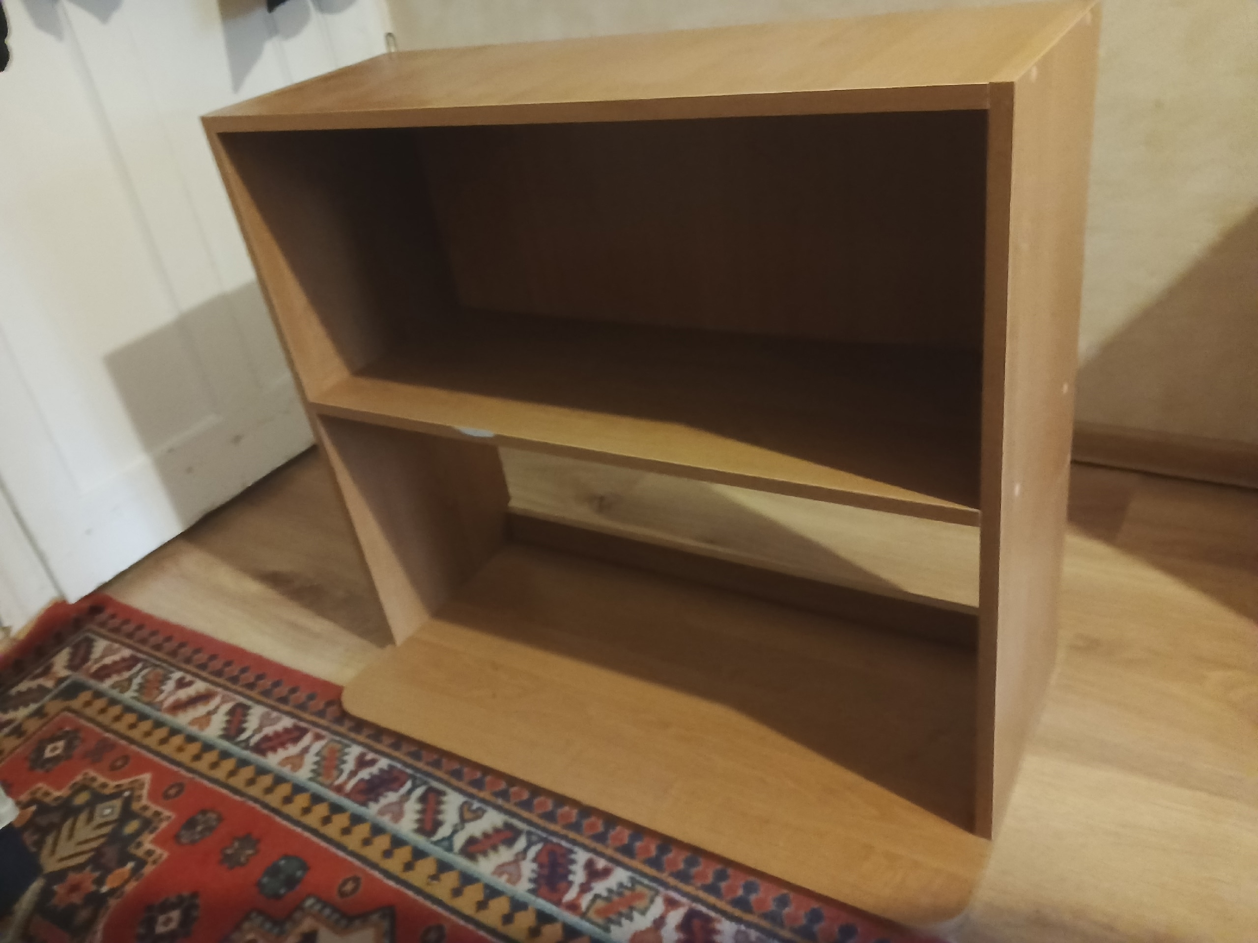 Качественная навесная полка недорого Продаётся