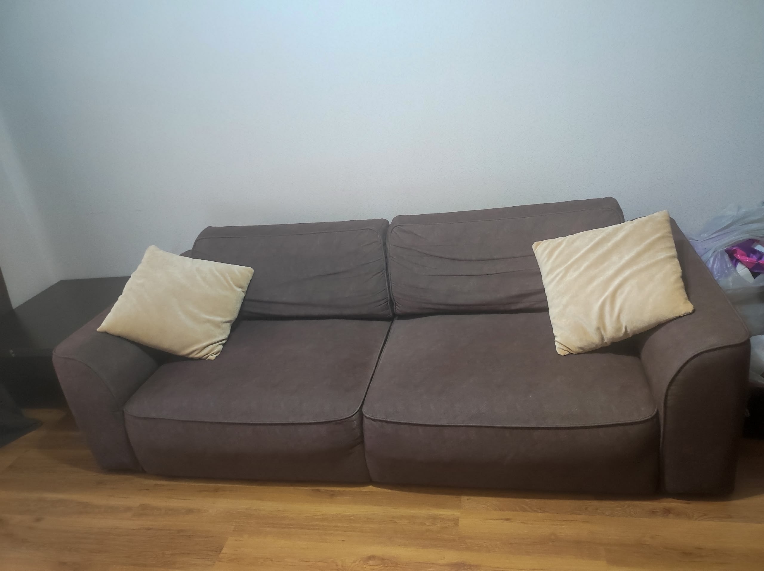 ### Диван и плита в