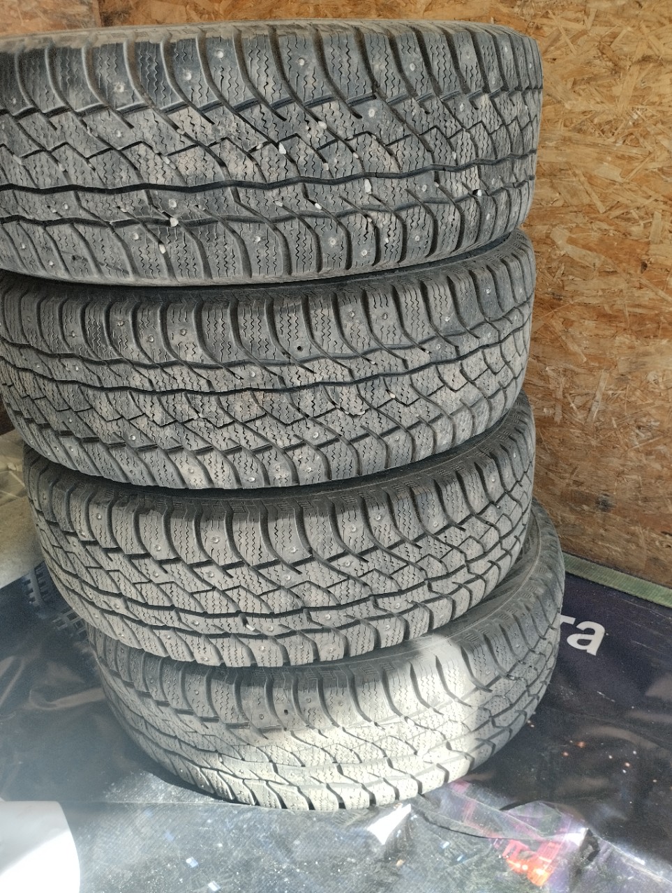 Продаю комплект зимних шин Зимние