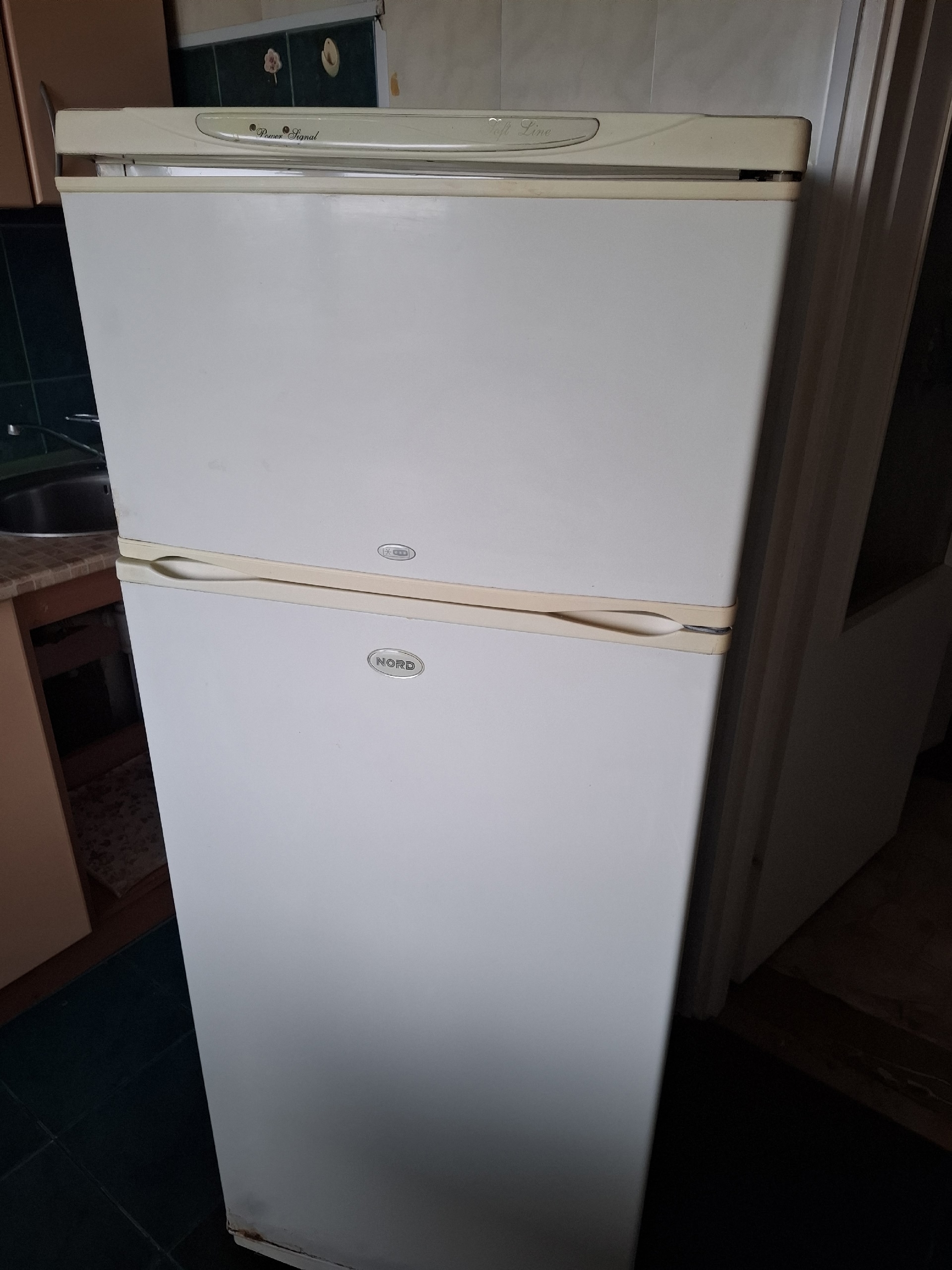 Бесплатная передача: холодильник и нерабочая (3)