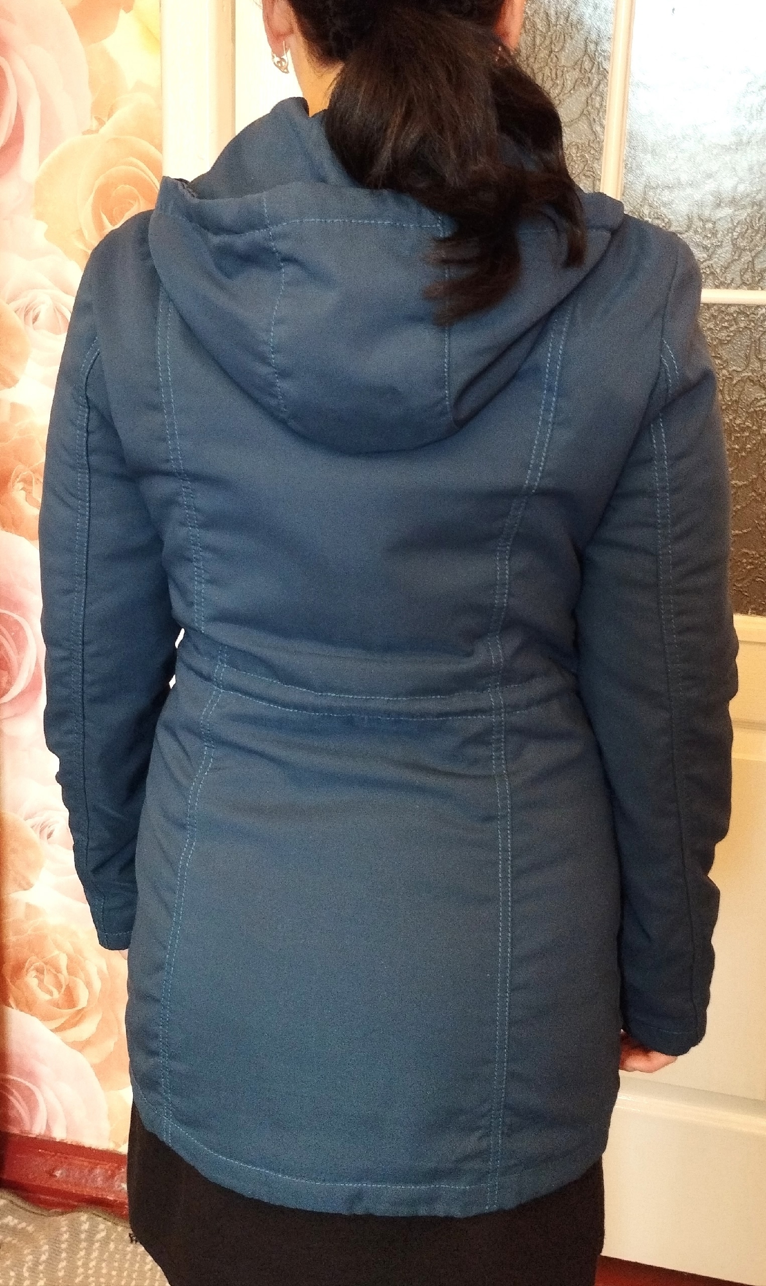 Продажа женской ветровки и пальто (2)