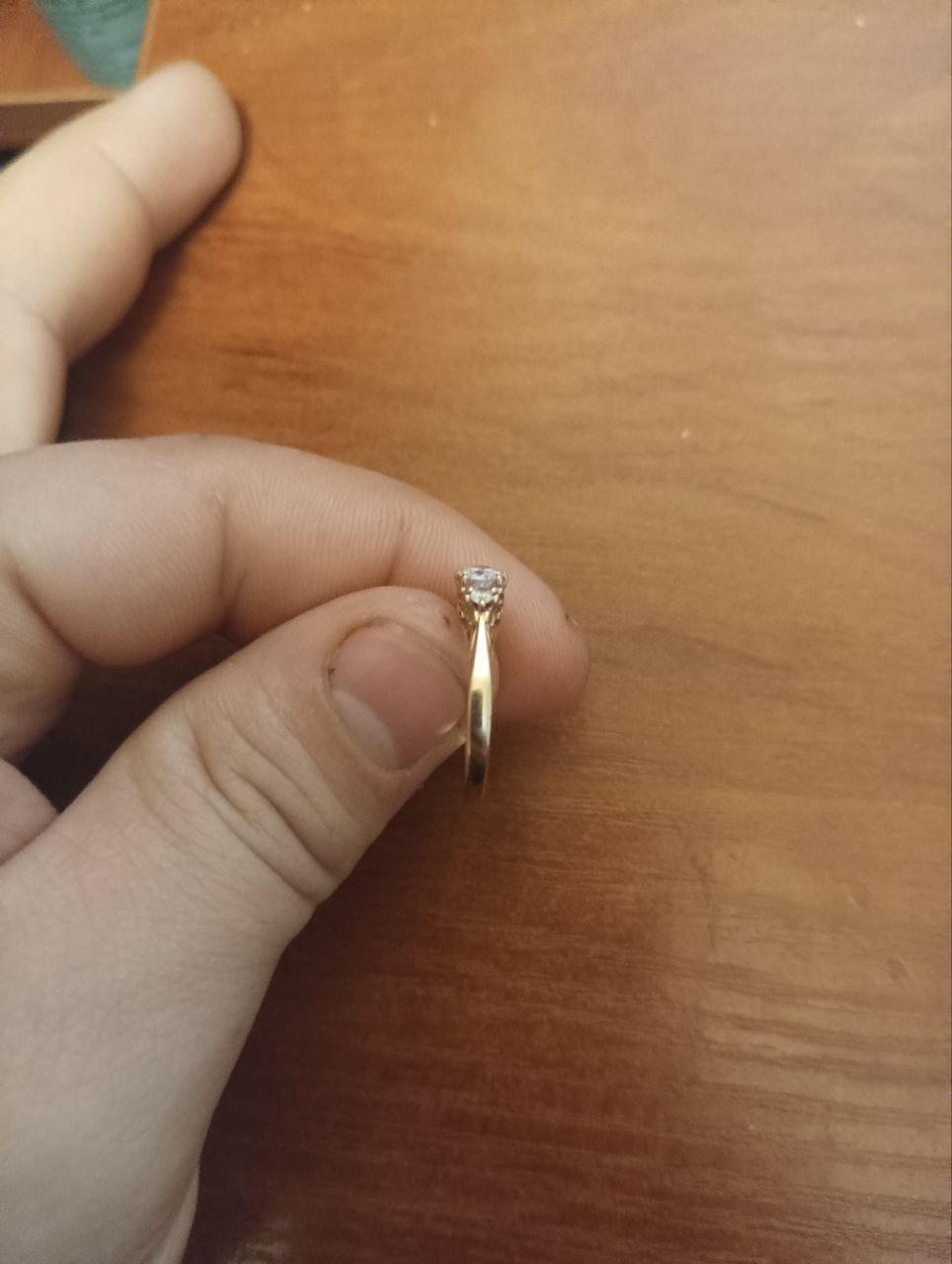 ### Продается золотое кольцо размер (1)