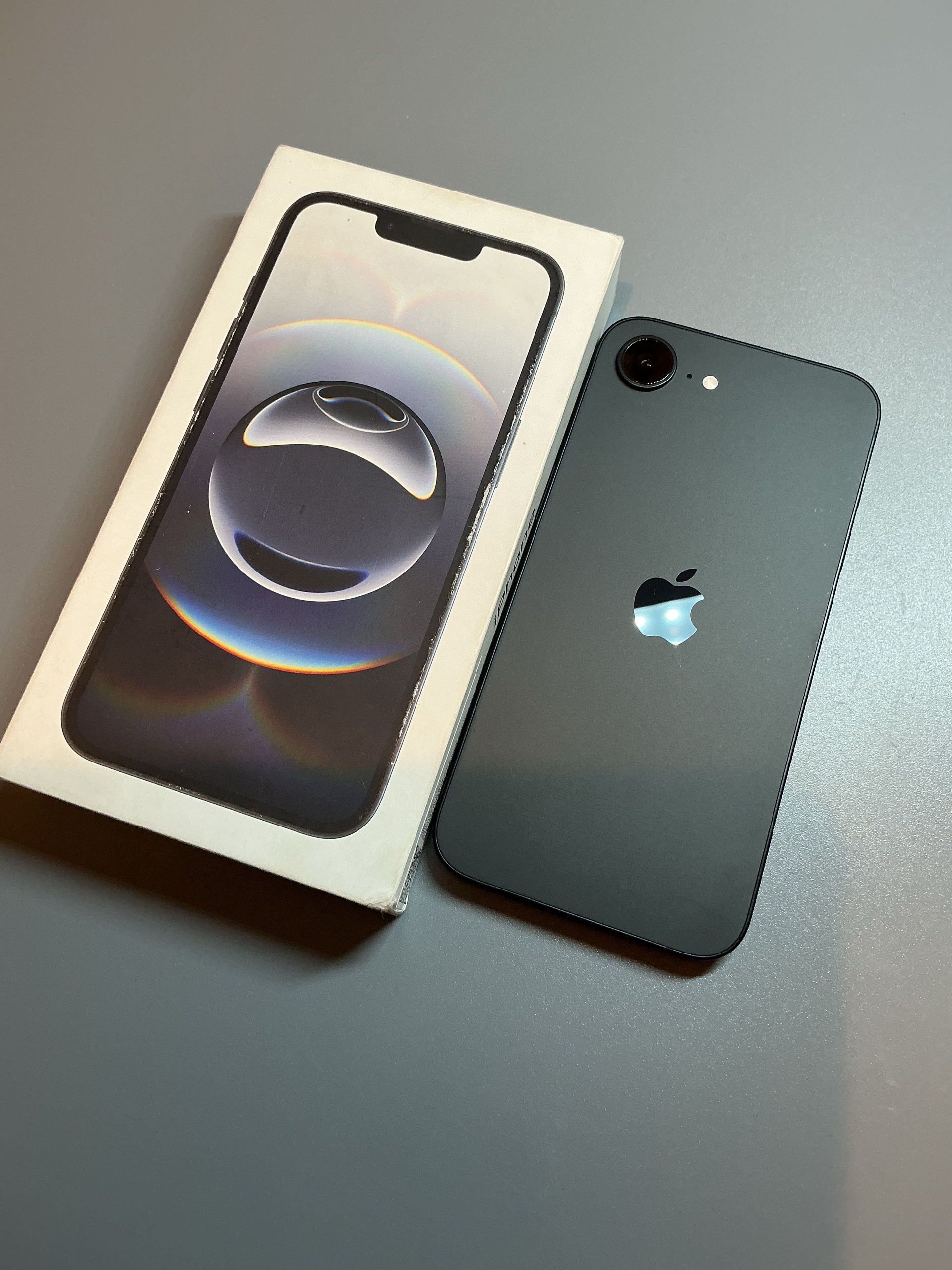 Айфон 16е с минимальным износом