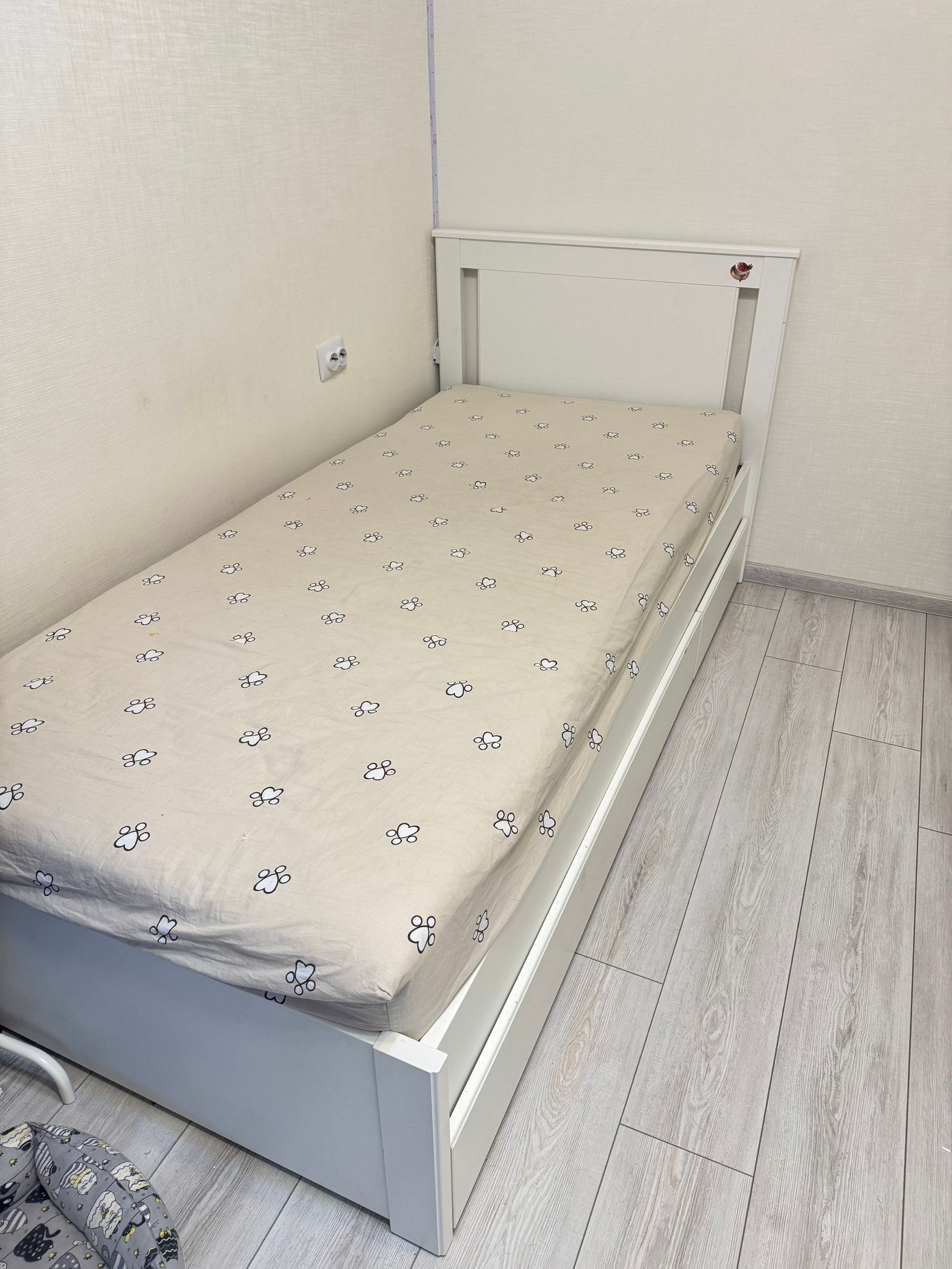 Продам односпальную кровать IKEA Продаю