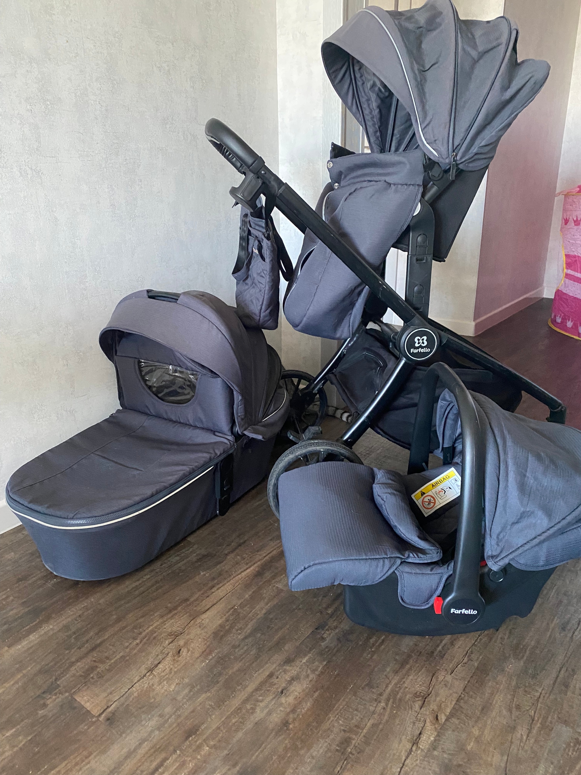 Продам коляску 3 в 1