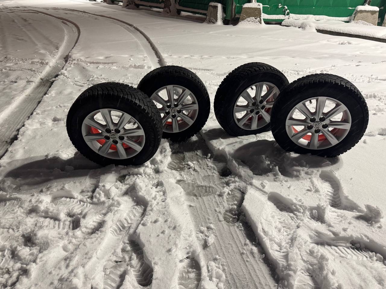 Комплект зимних колес для продажи (2)