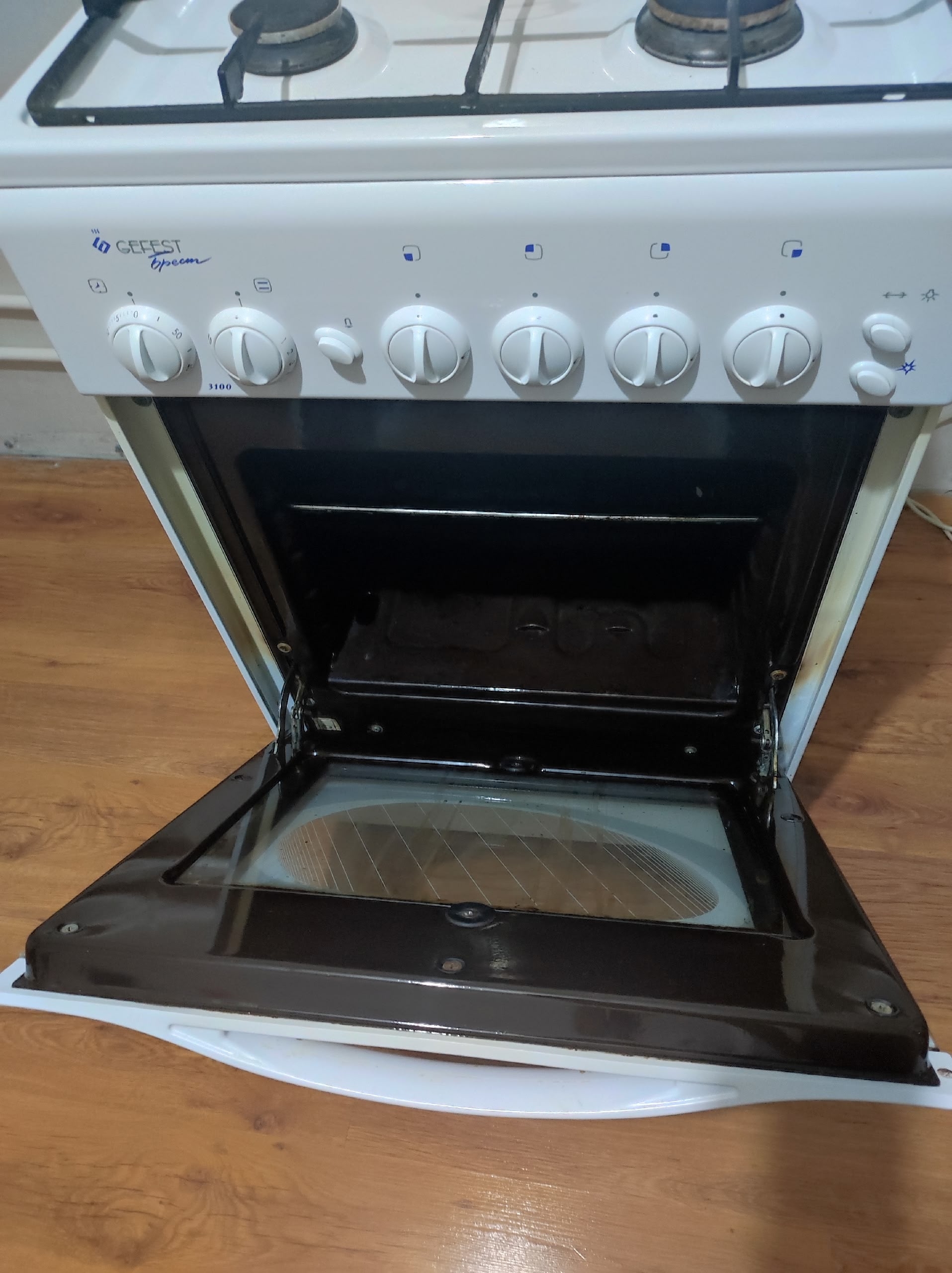 Газовая плита Гефест, в отличном (3)