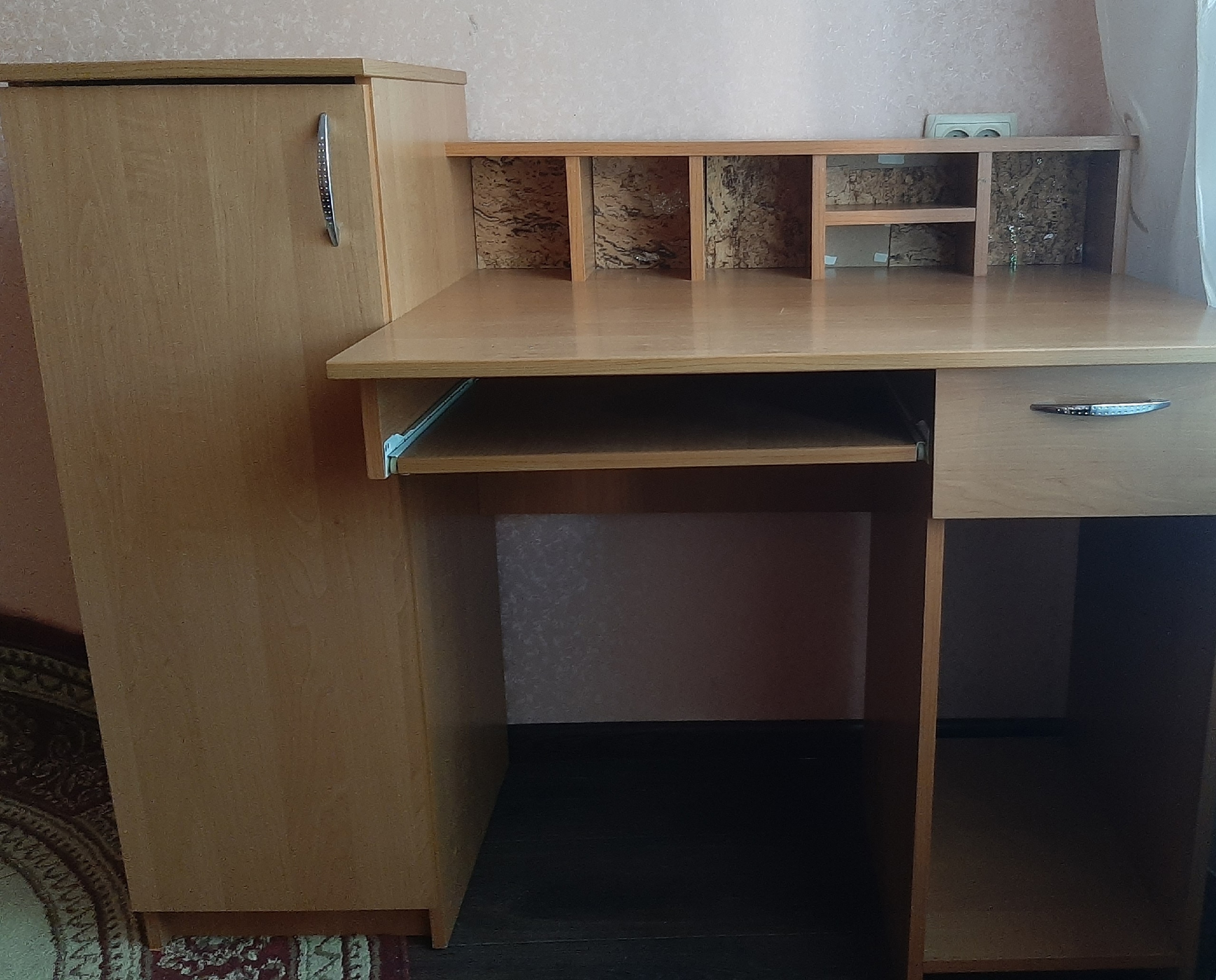 Продажа деревянного стола недорого Продается