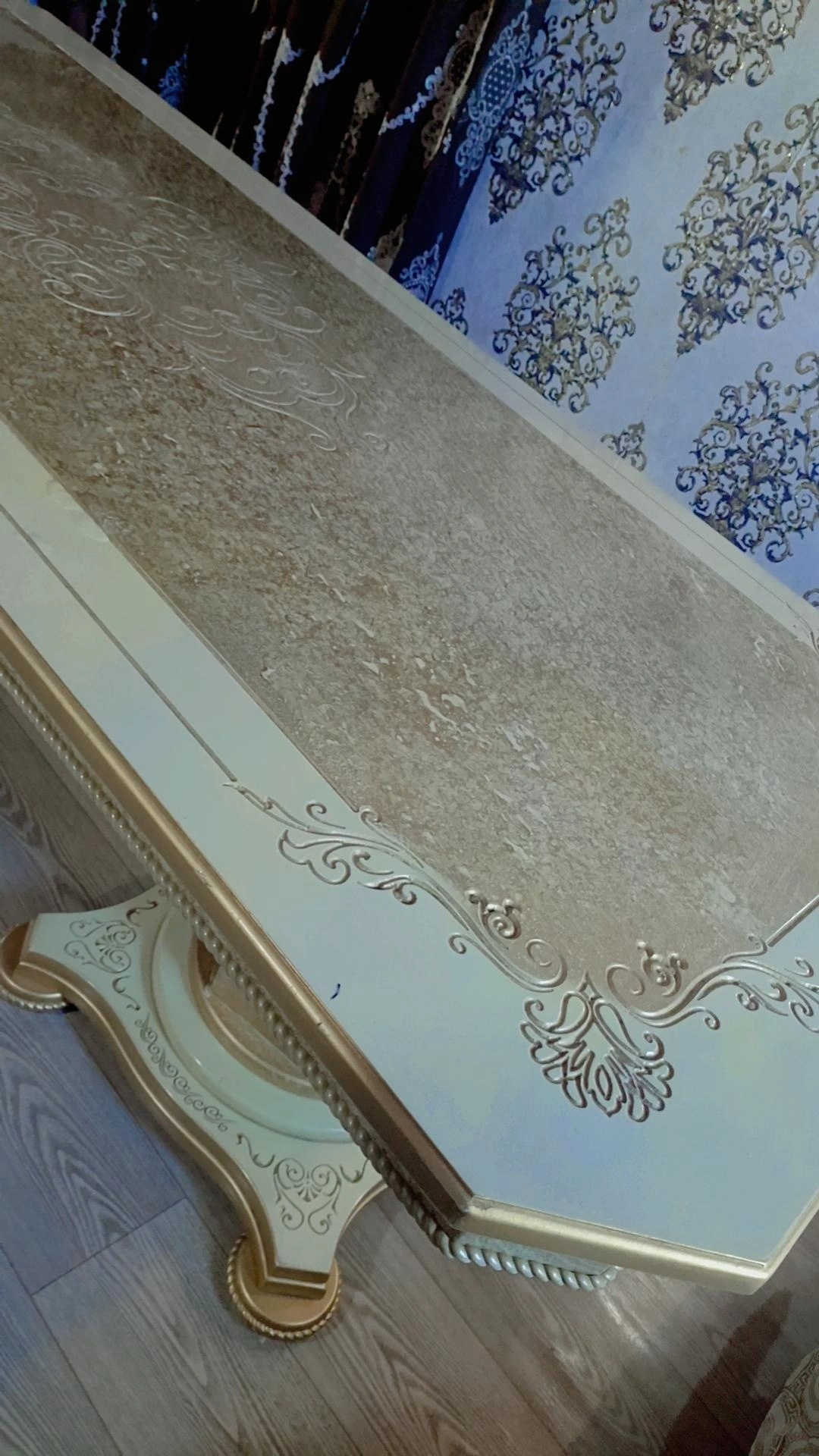 Продам стол, почти новый Предлагается