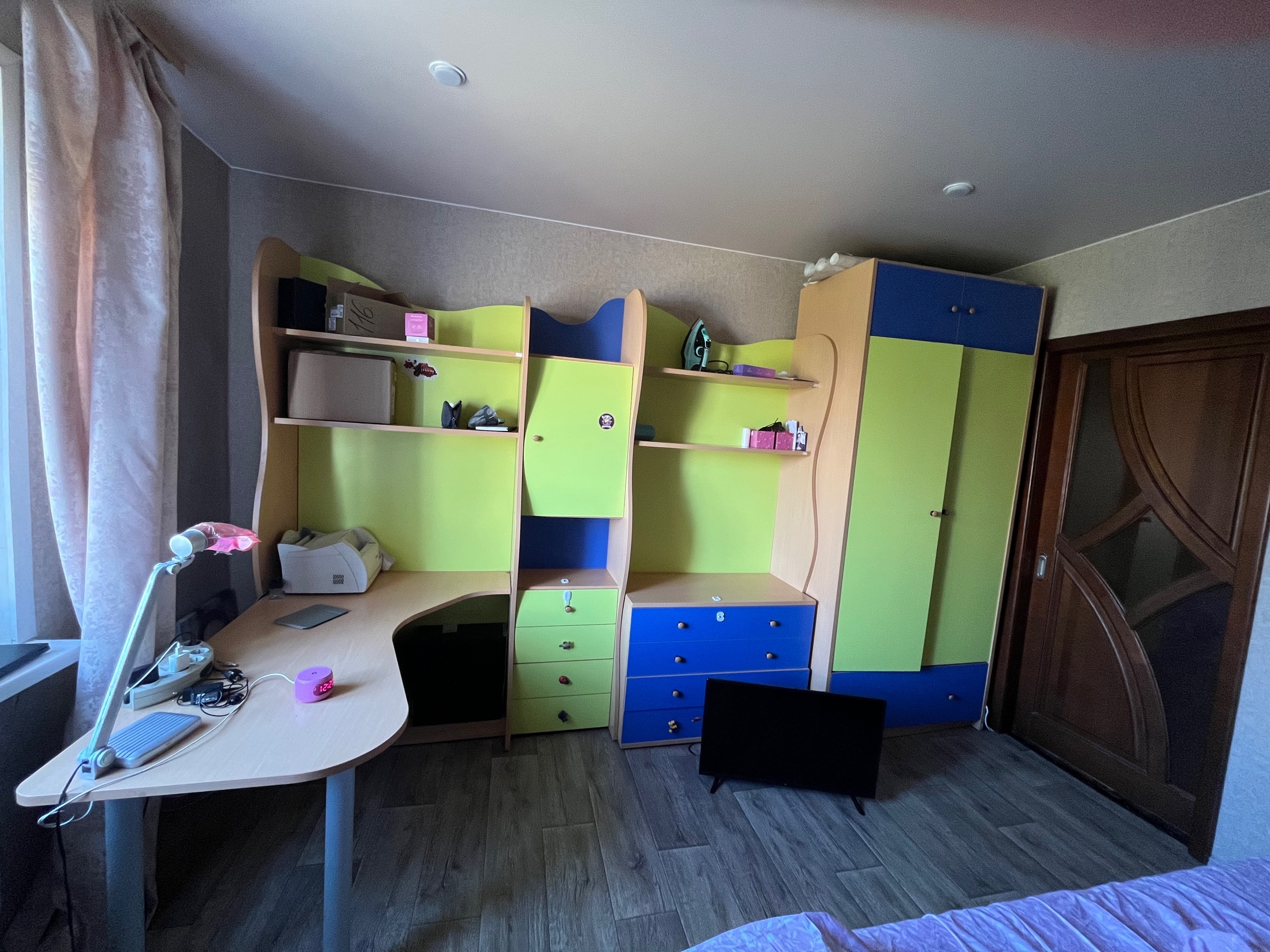 Продается стенка для детской комнаты