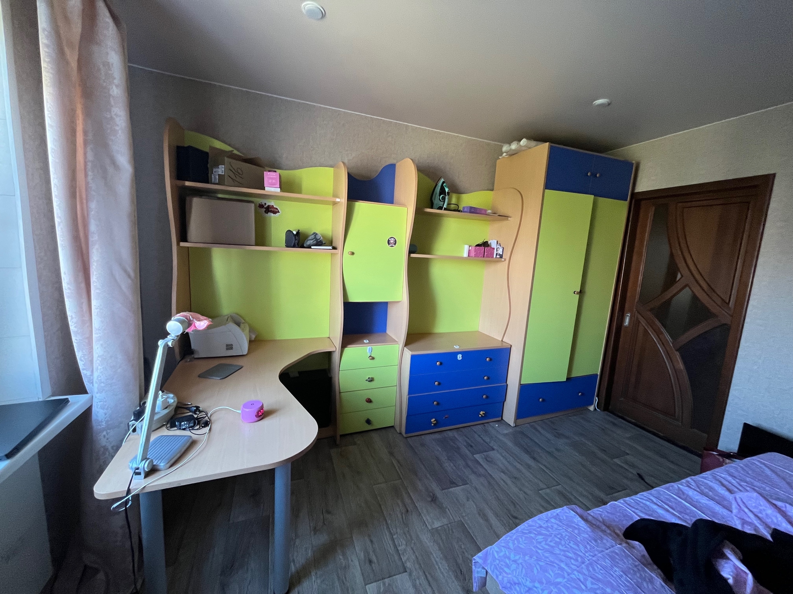 Продается стенка для детской комнаты (1)