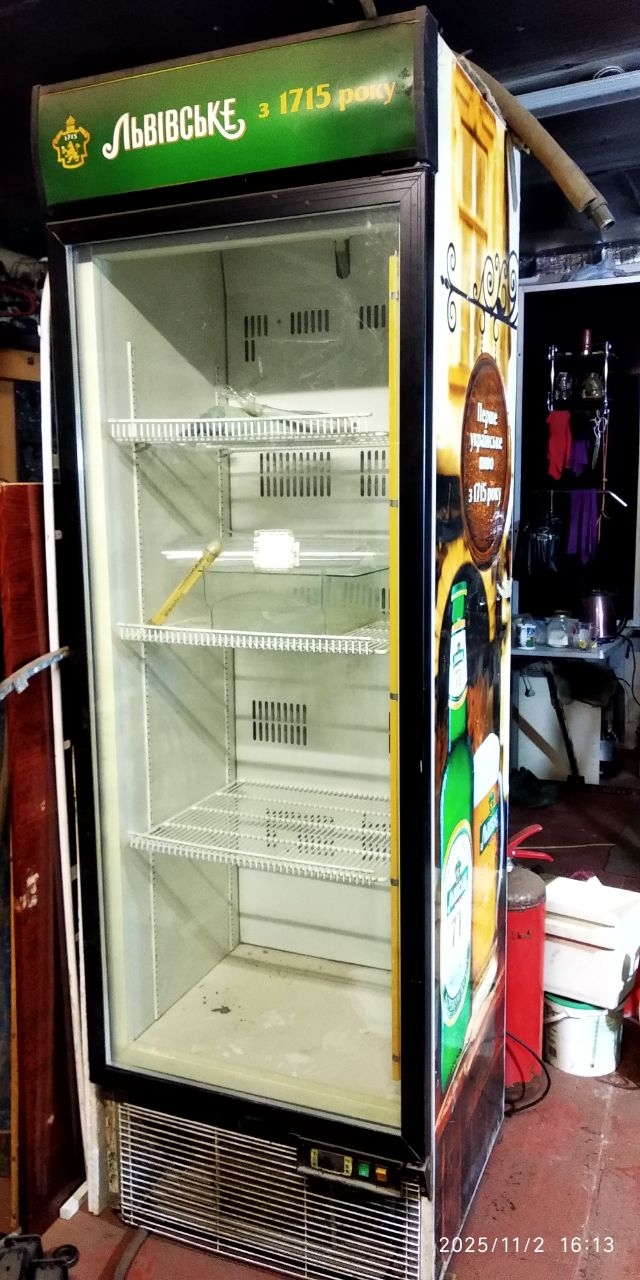 Продам холодильник-витрину, недорого В рабочем