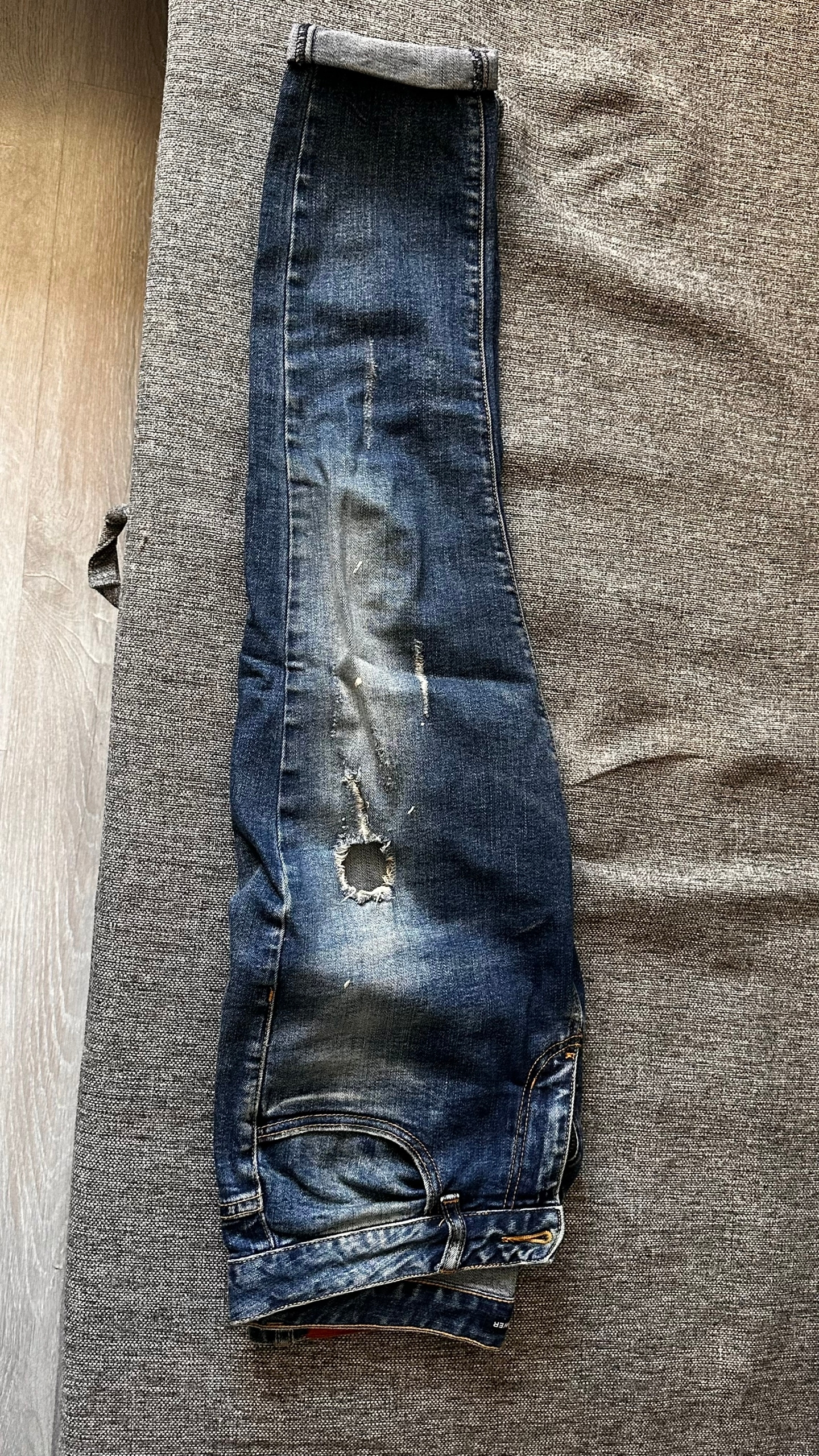 Свободный Донат: Кроссовки, Юбка, Джинсы (2)