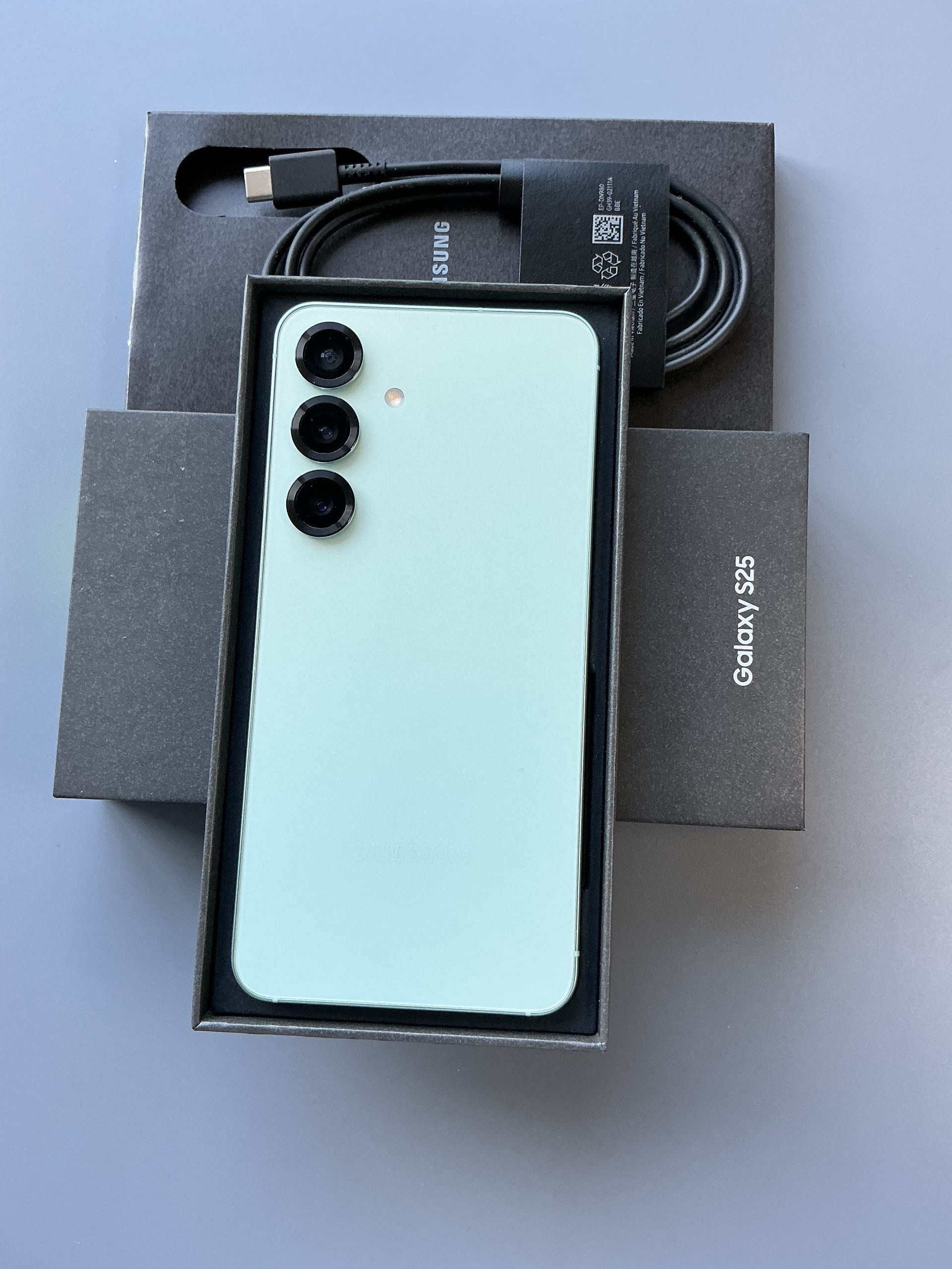 Продам Samsung S25 с 12ГБ (2)