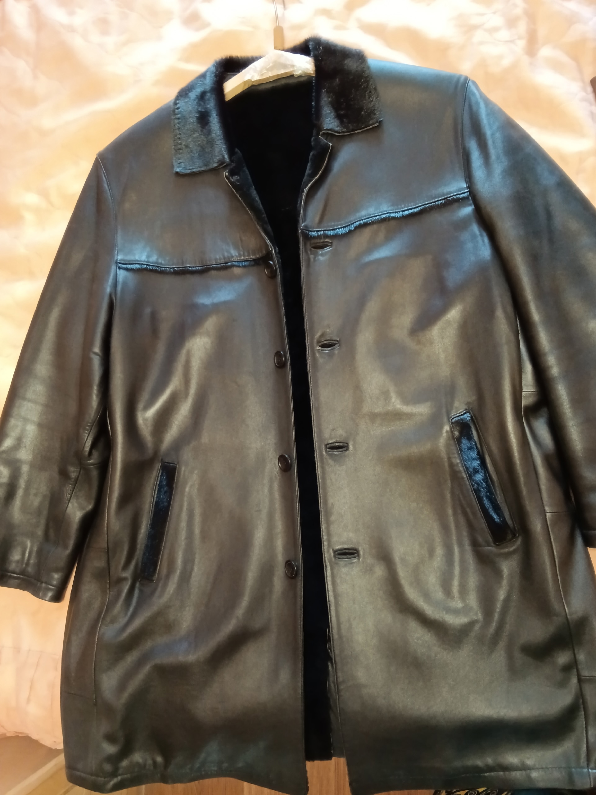 Зимняя кожаная куртка из мутона