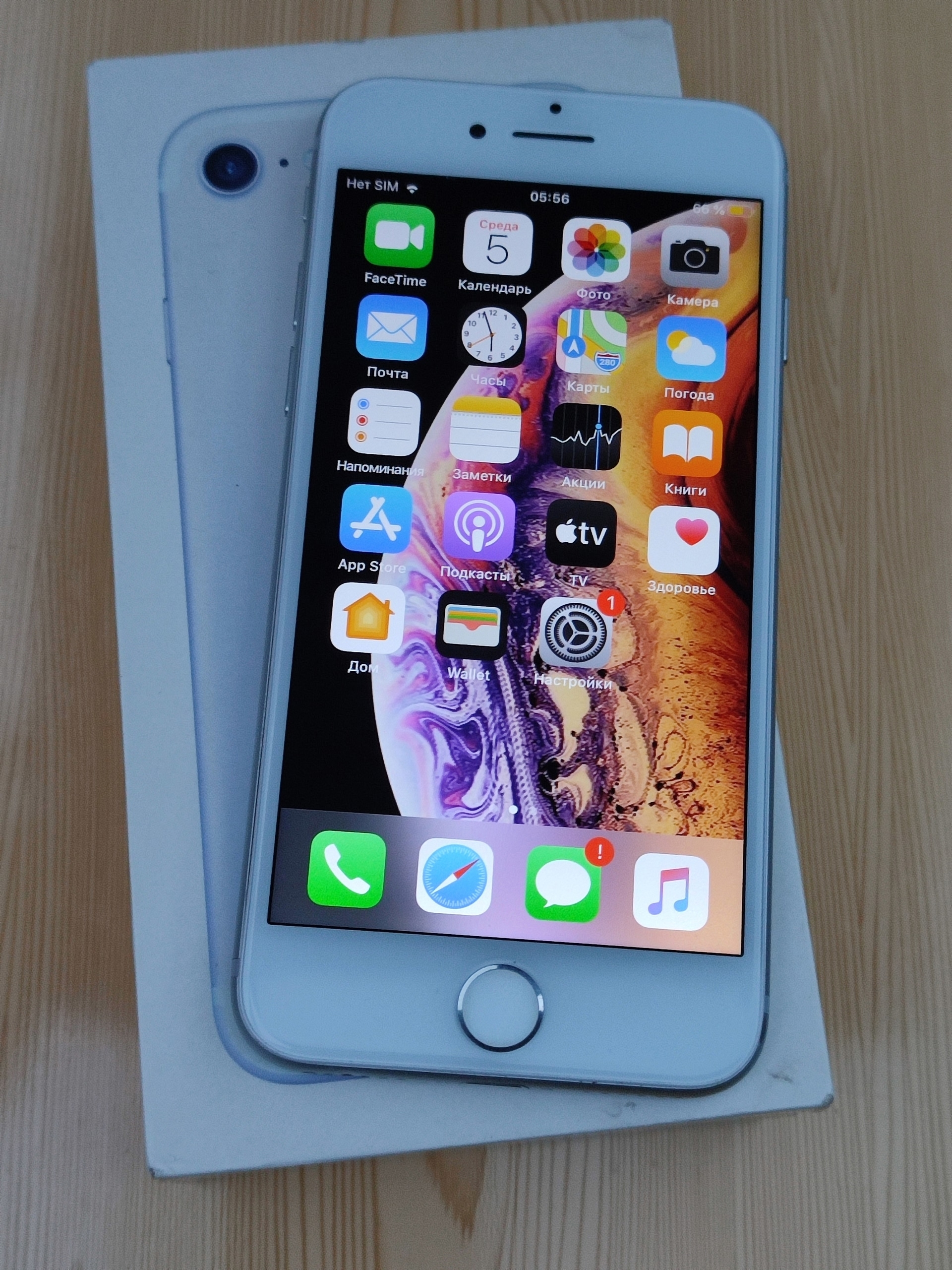 Продам Apple iPhone 7, серебристый