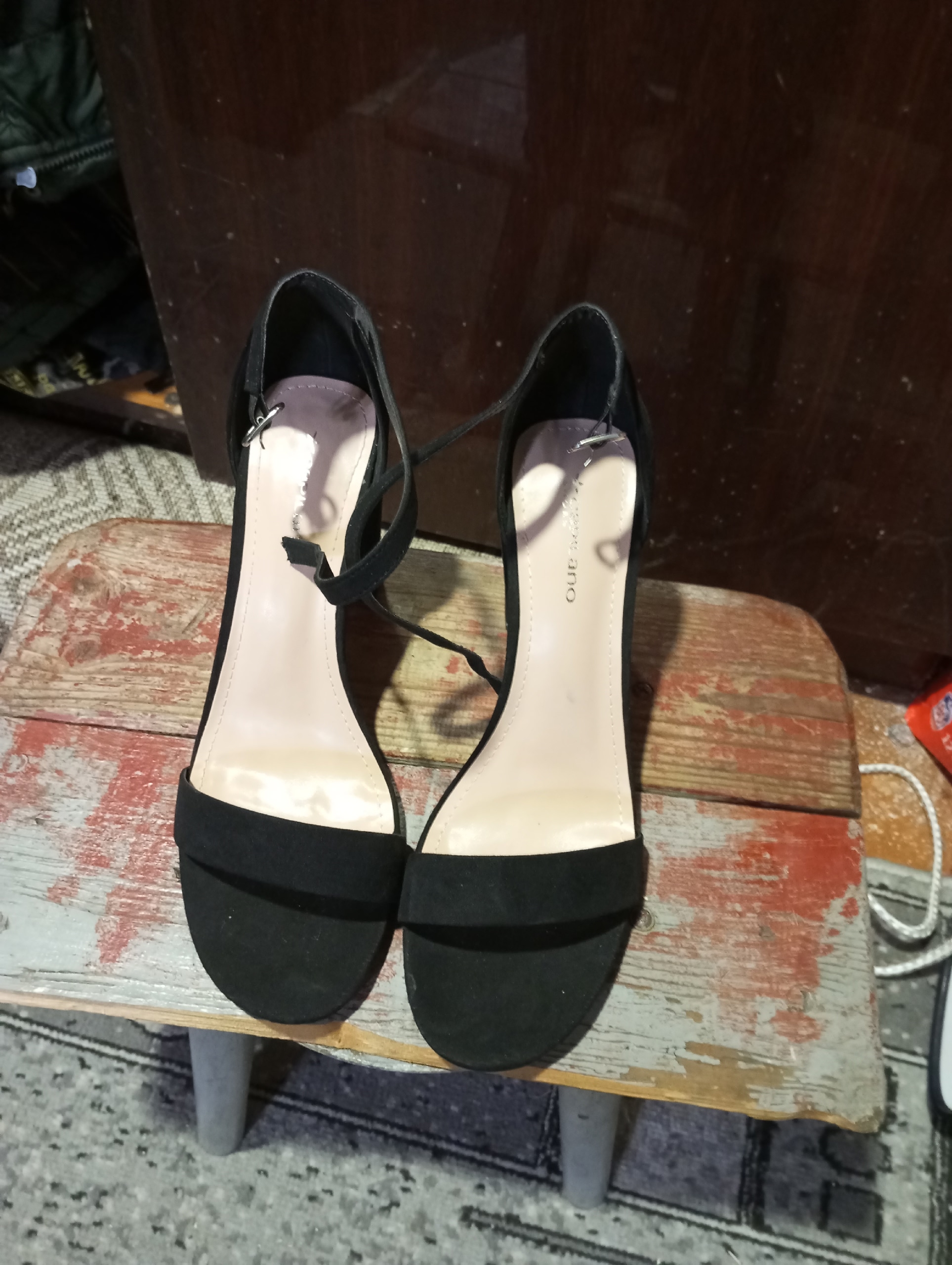 Женские босоножки на высоком каблуке (2)