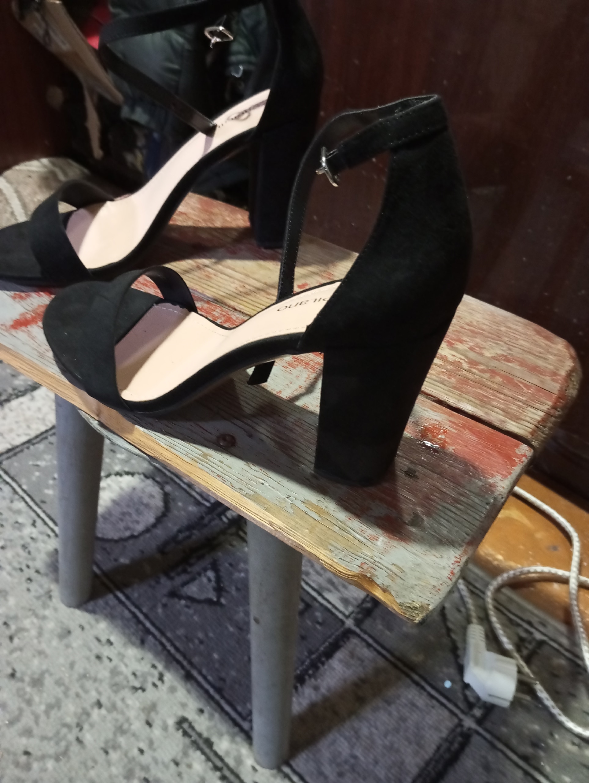 Женские босоножки на высоком каблуке (1)