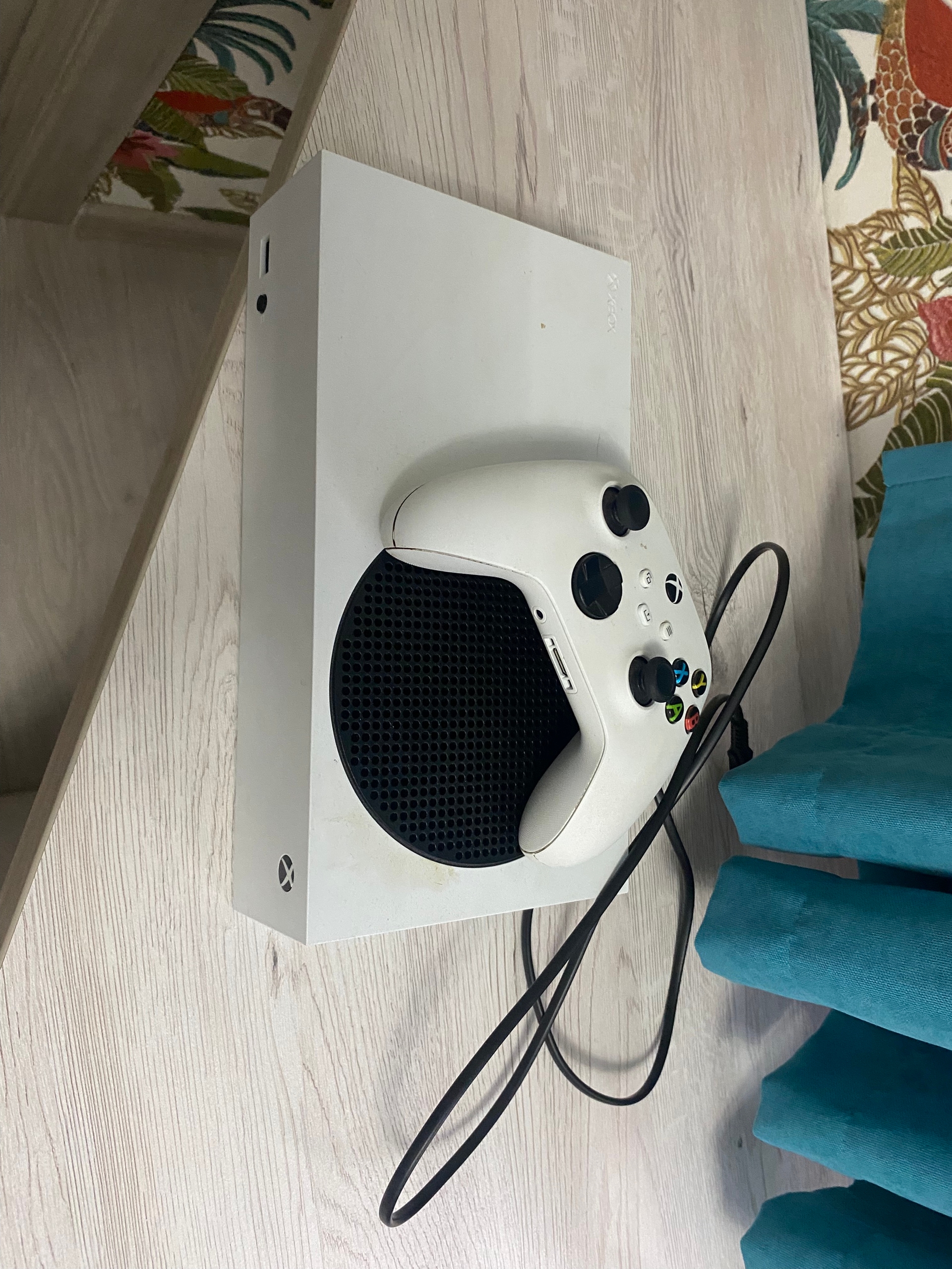 Продается Xbox Series S Отличное (1)