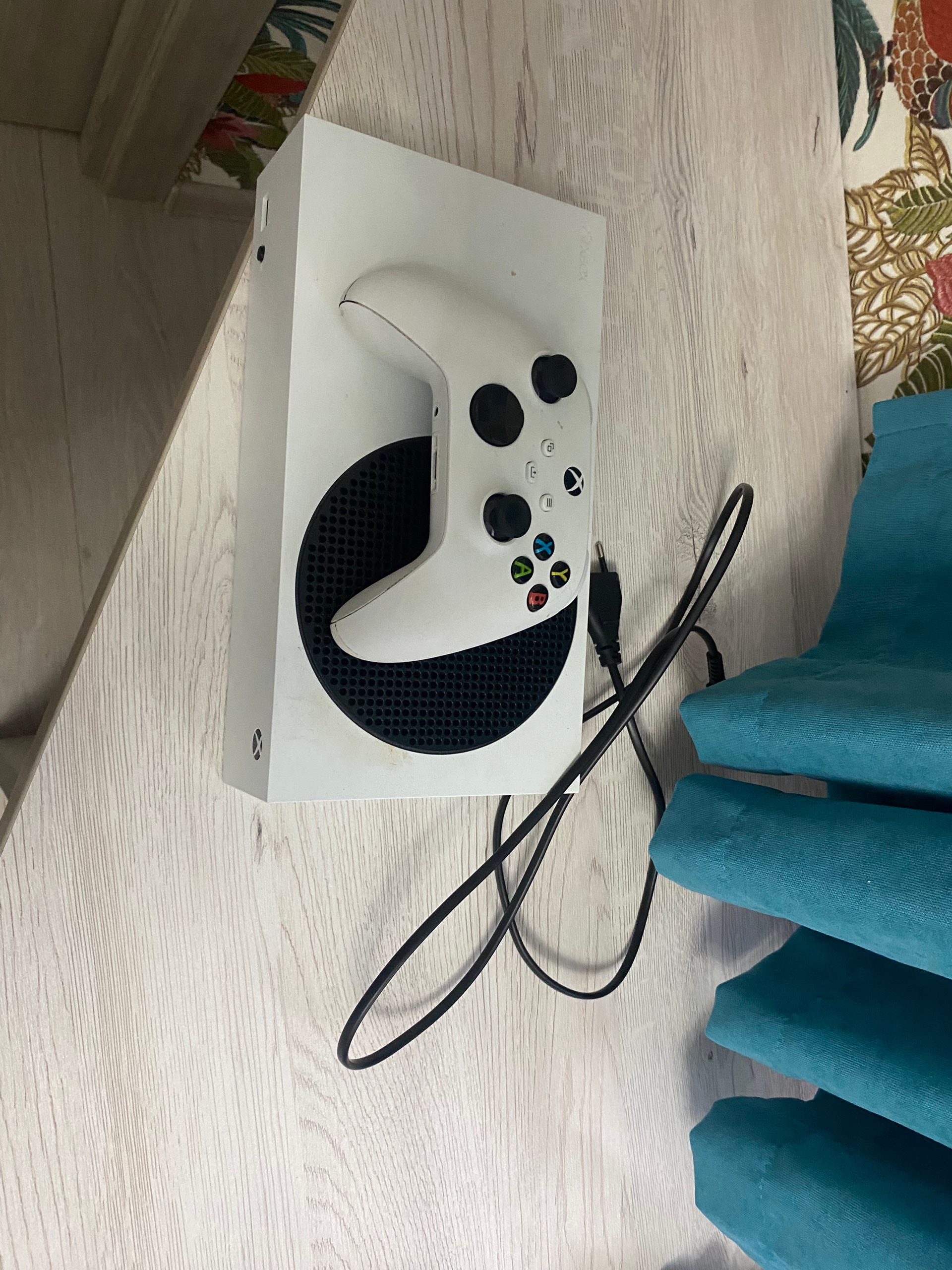 Продается Xbox Series S Отличное