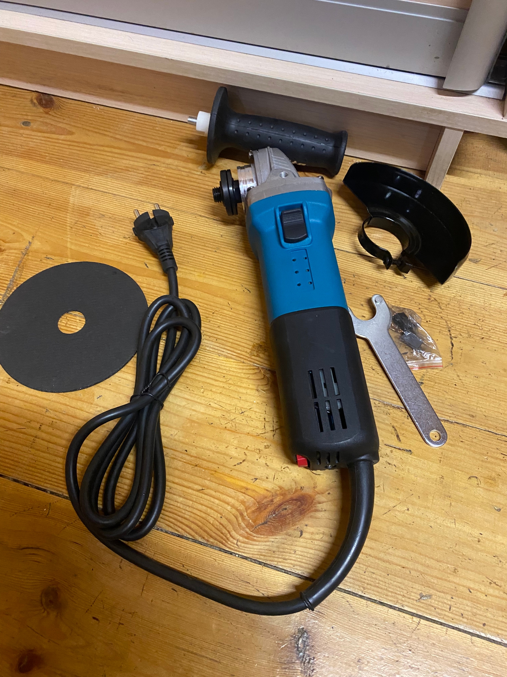 Новые качественные шуруповерты и болгарки