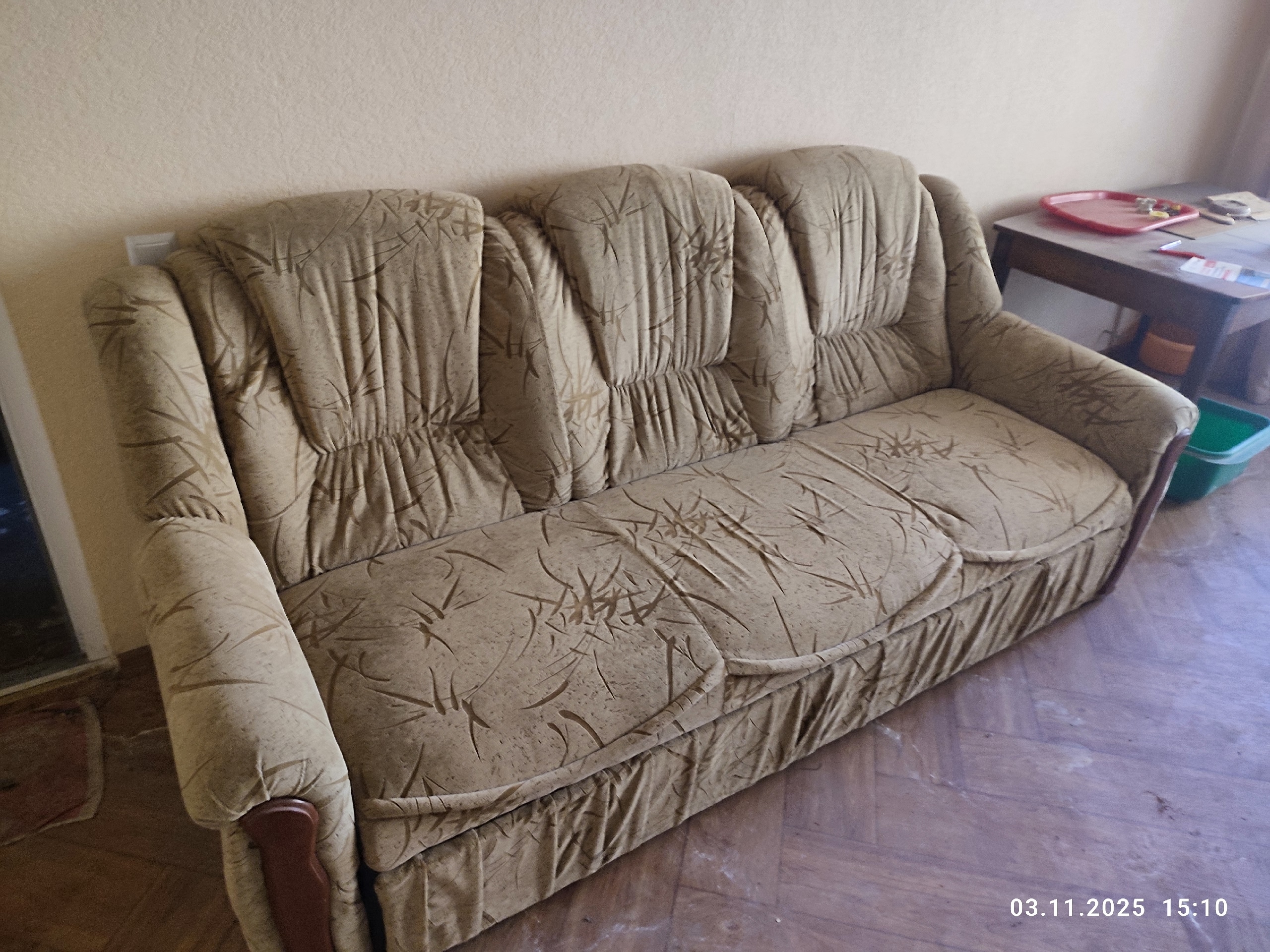 Раскладной диван в хорошем состоянии