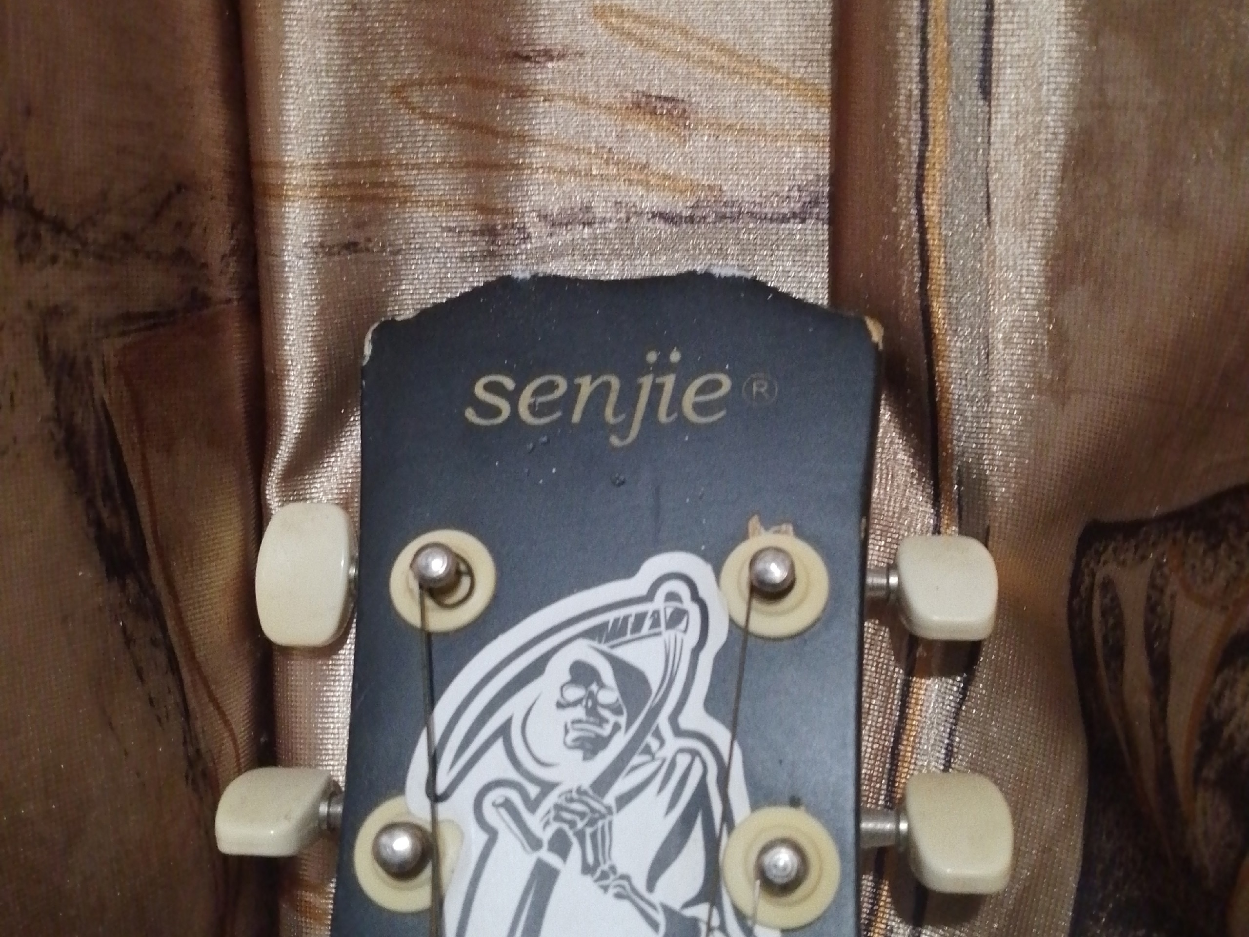 Продается гитара в отличном состоянии (1)