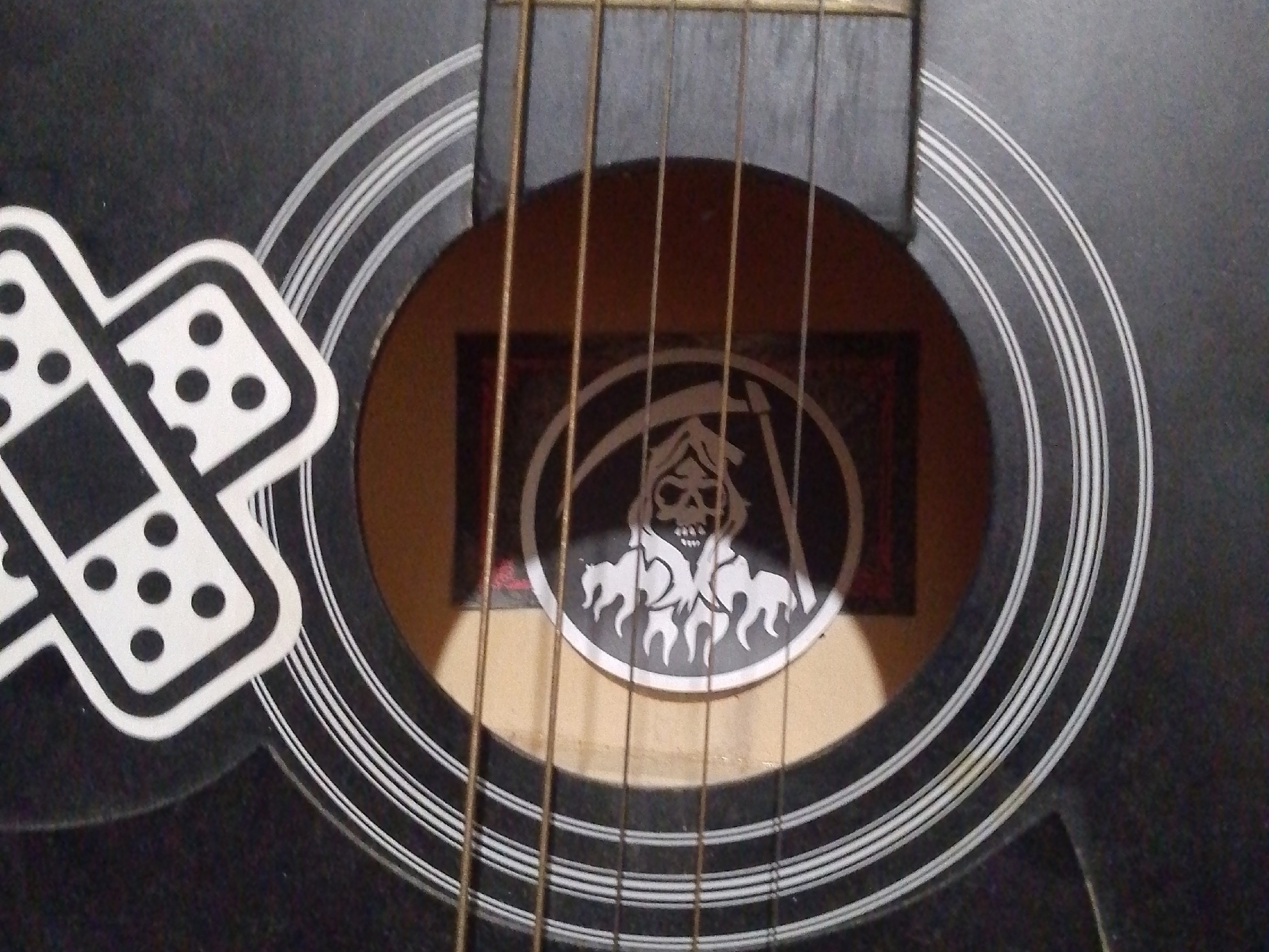 Продается гитара в отличном состоянии (2)