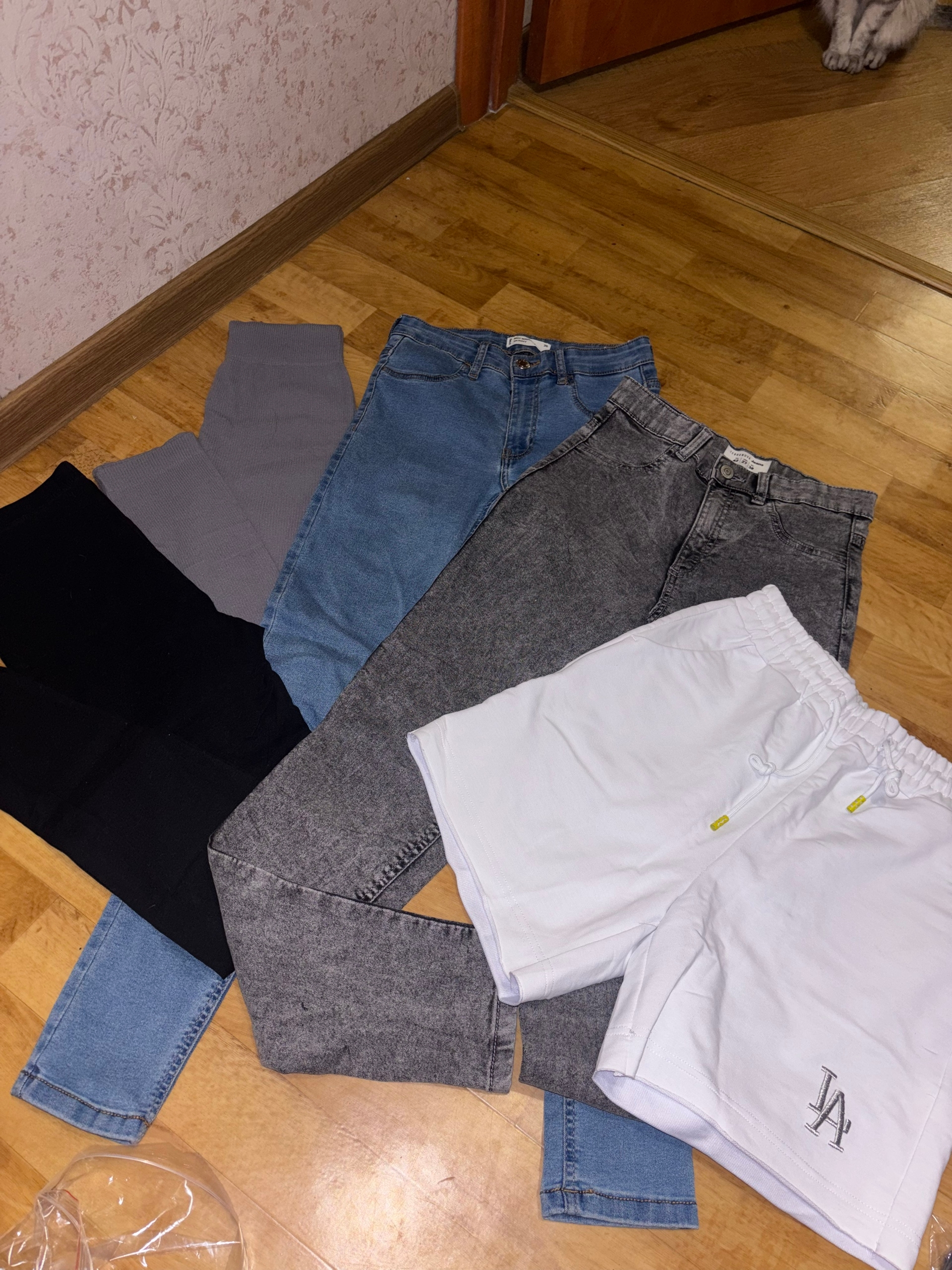 Продается одежда по цене Предлагается (2)