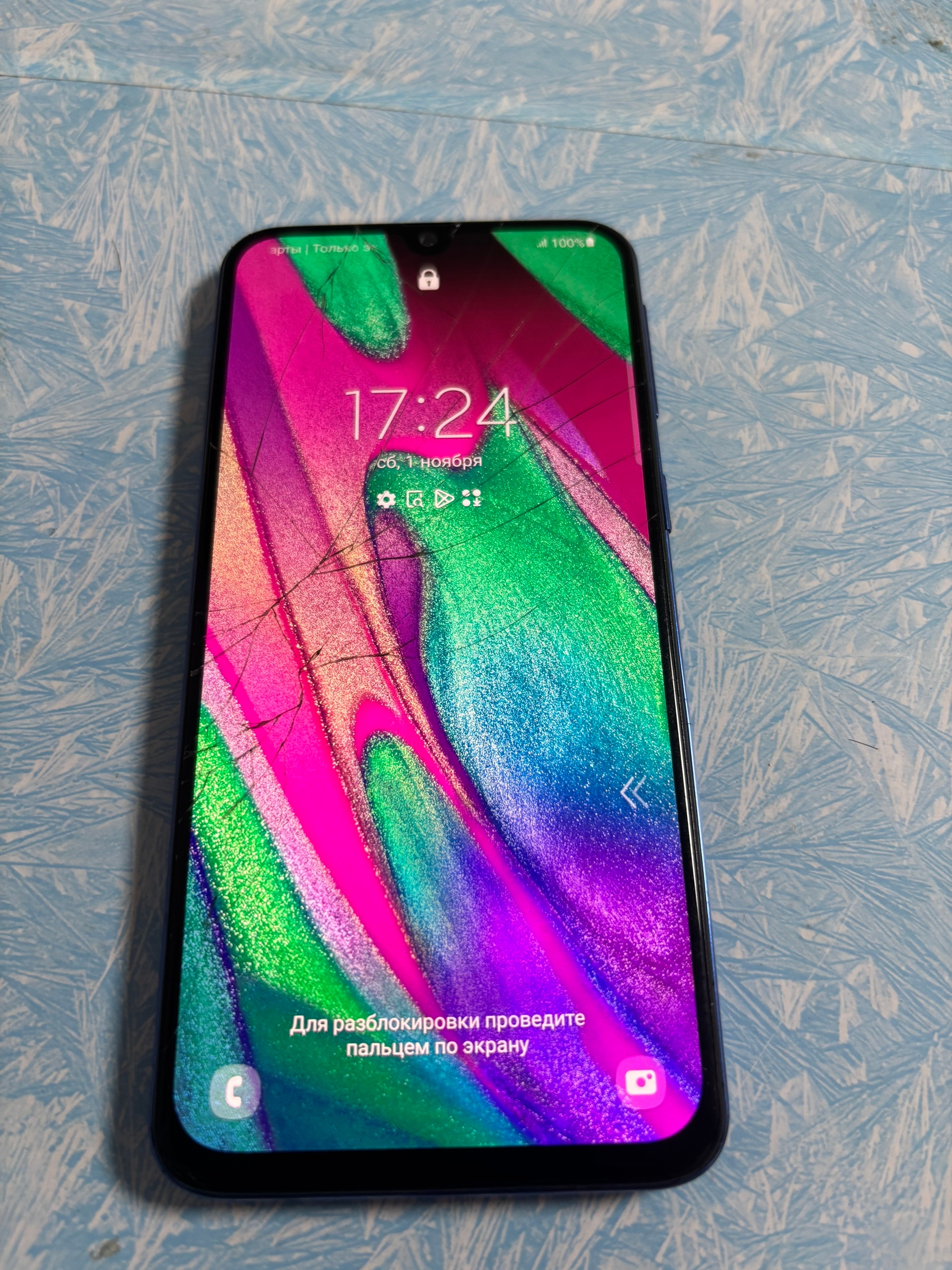 "Смартфон Samsung A40 по низкой