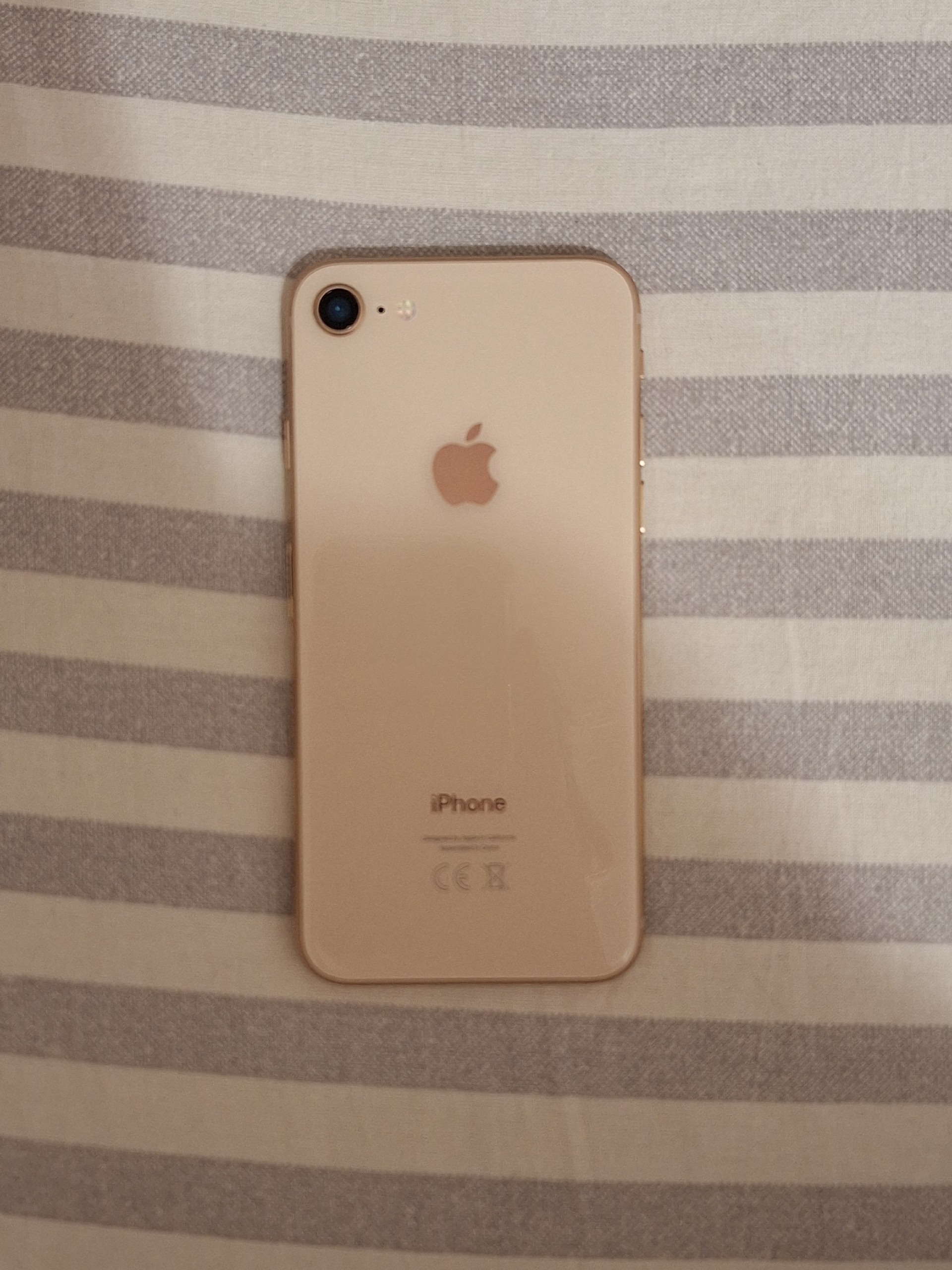 Айфон 8, 64GB, как новый (4)