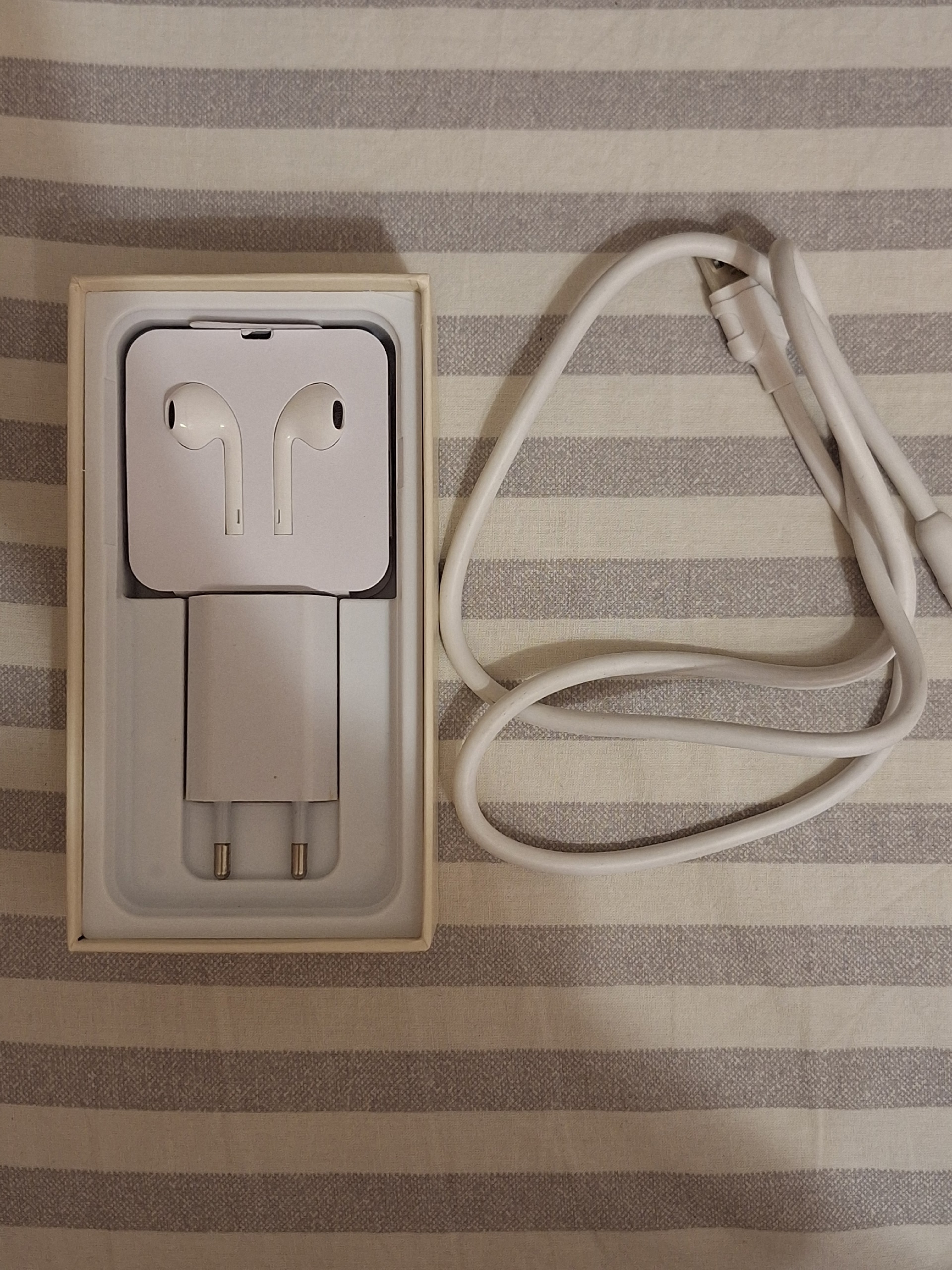 Айфон 8, 64GB, как новый (6)