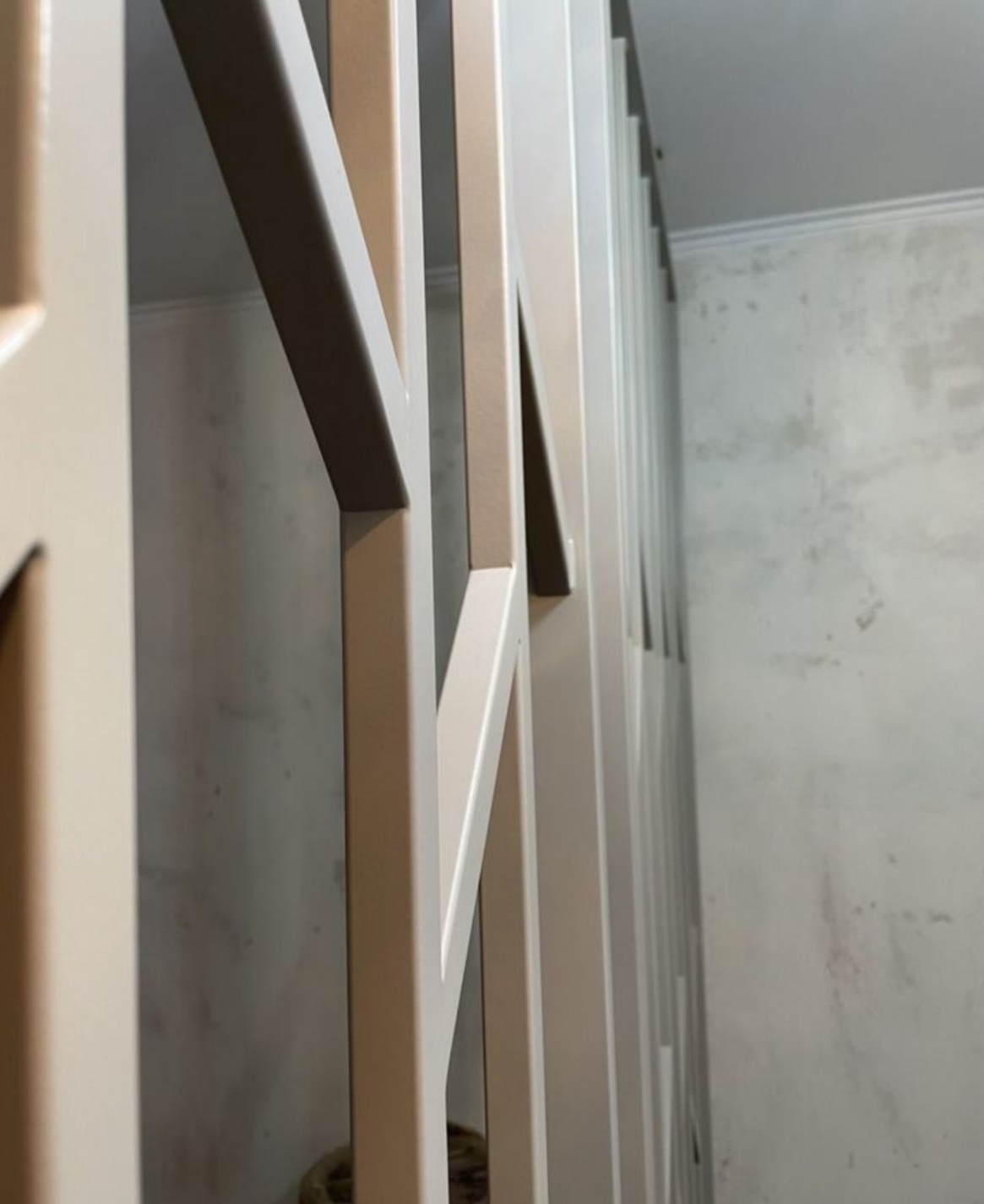 Крепкие стальные решетки для интерьера (2)