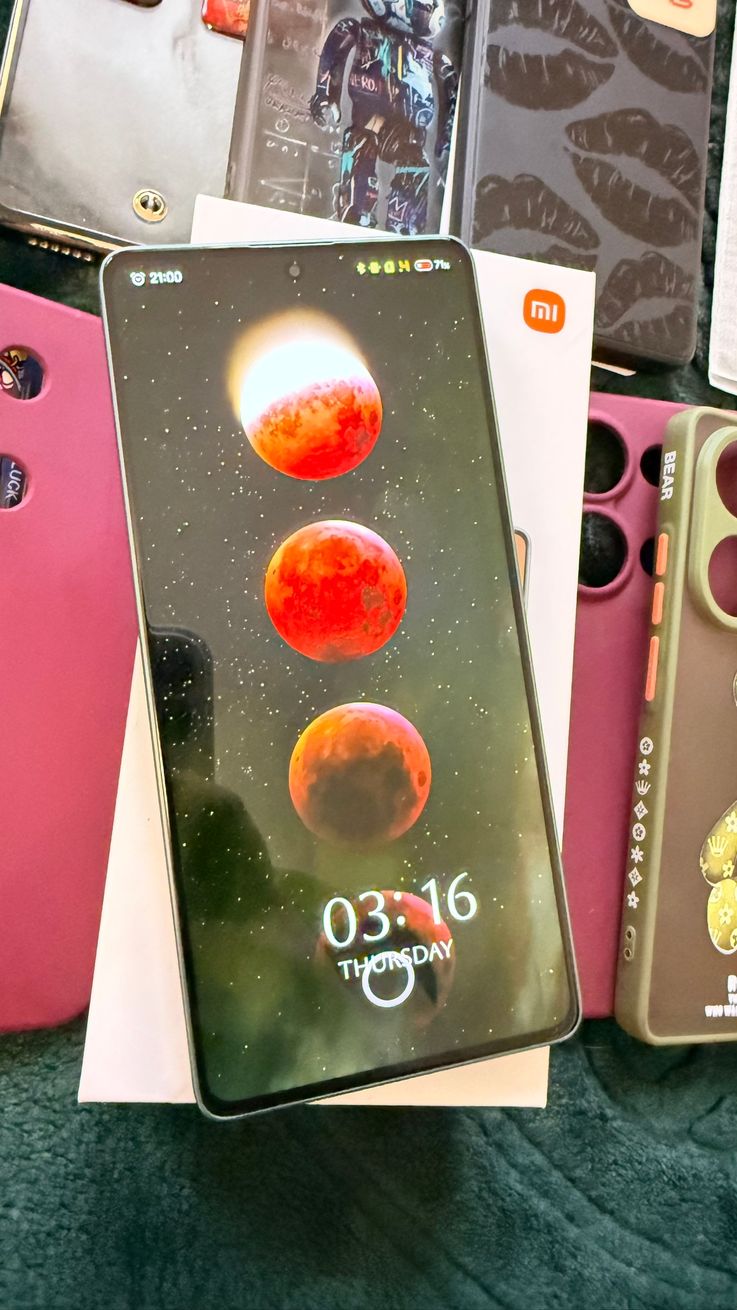 Продажа смартфона и фитнес-браслета Продается