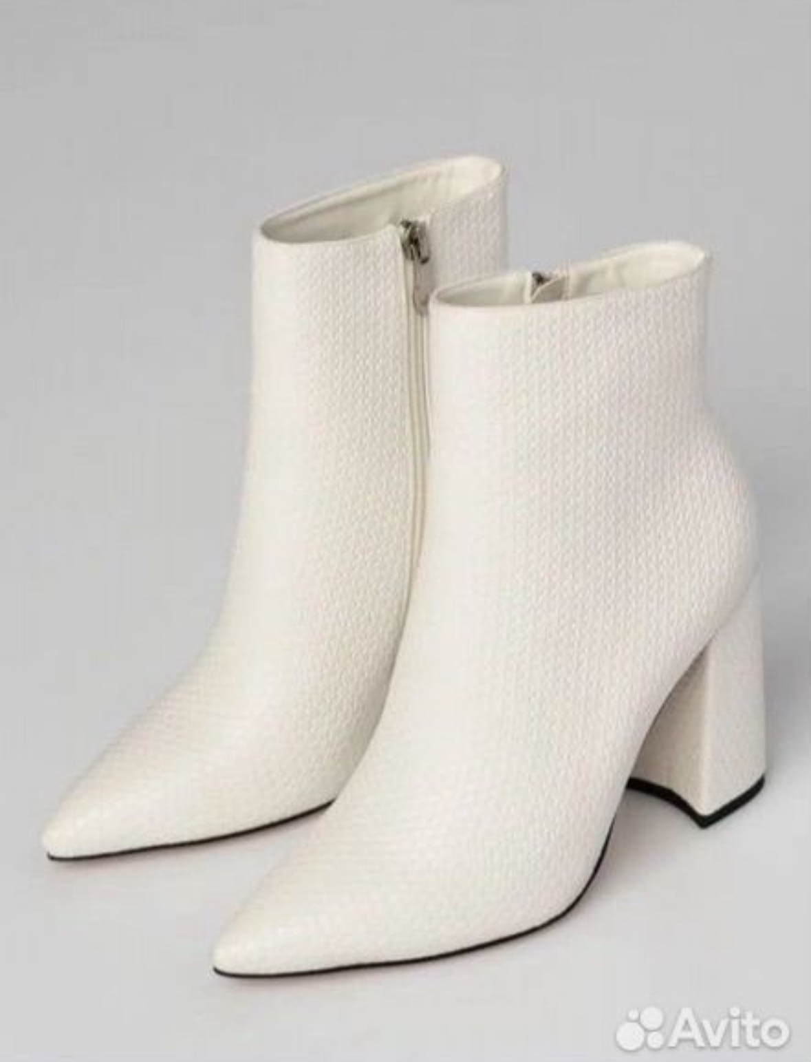 Продам шикарные белые ботинки Предлагаю