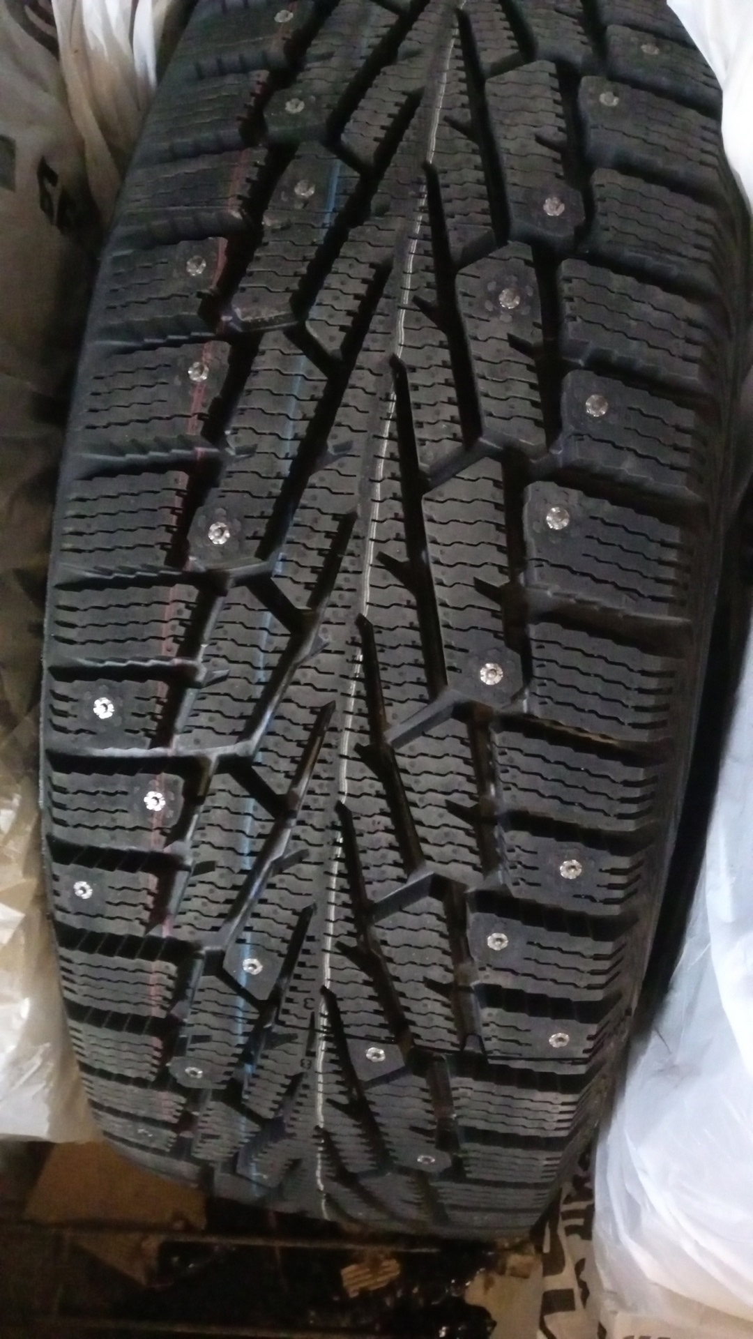 Новый комплект зимних шин Предлагаю