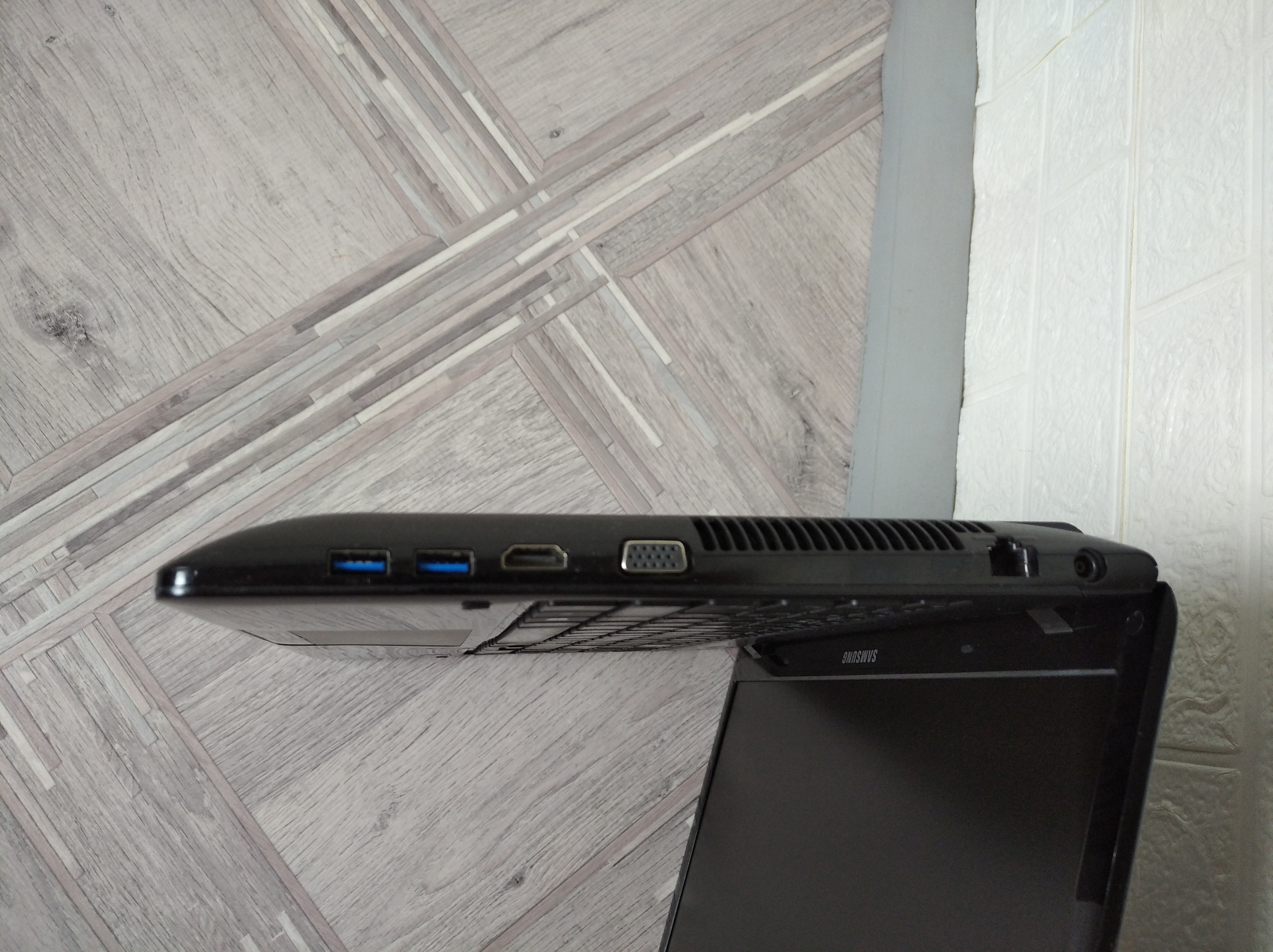 Продам ноутбук Samsung AMD A10 (4)