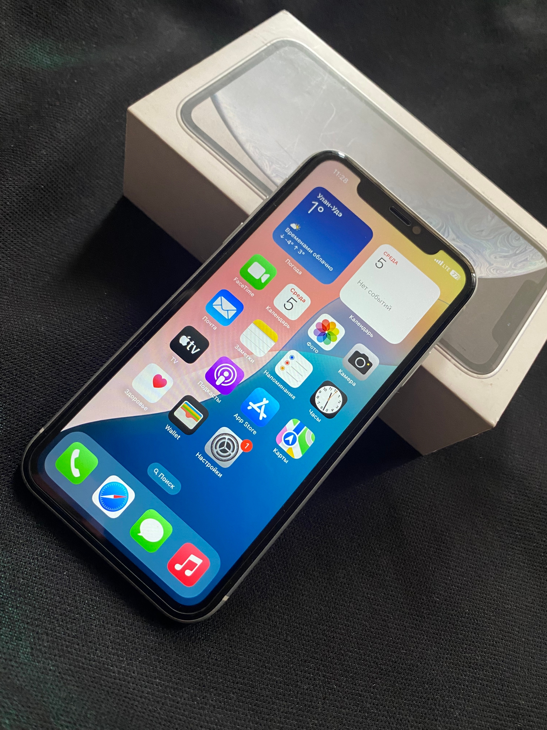 Продается iPhone XR в отличной
