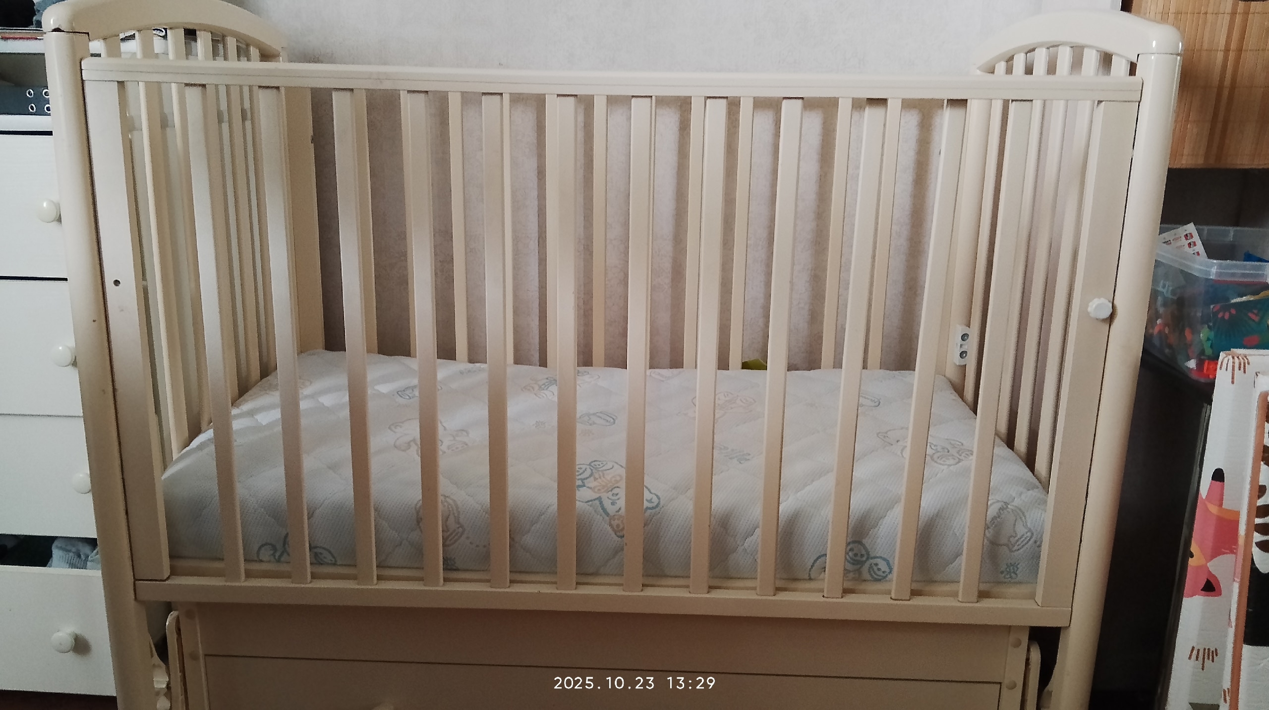 Продается детская кроватка с маятником